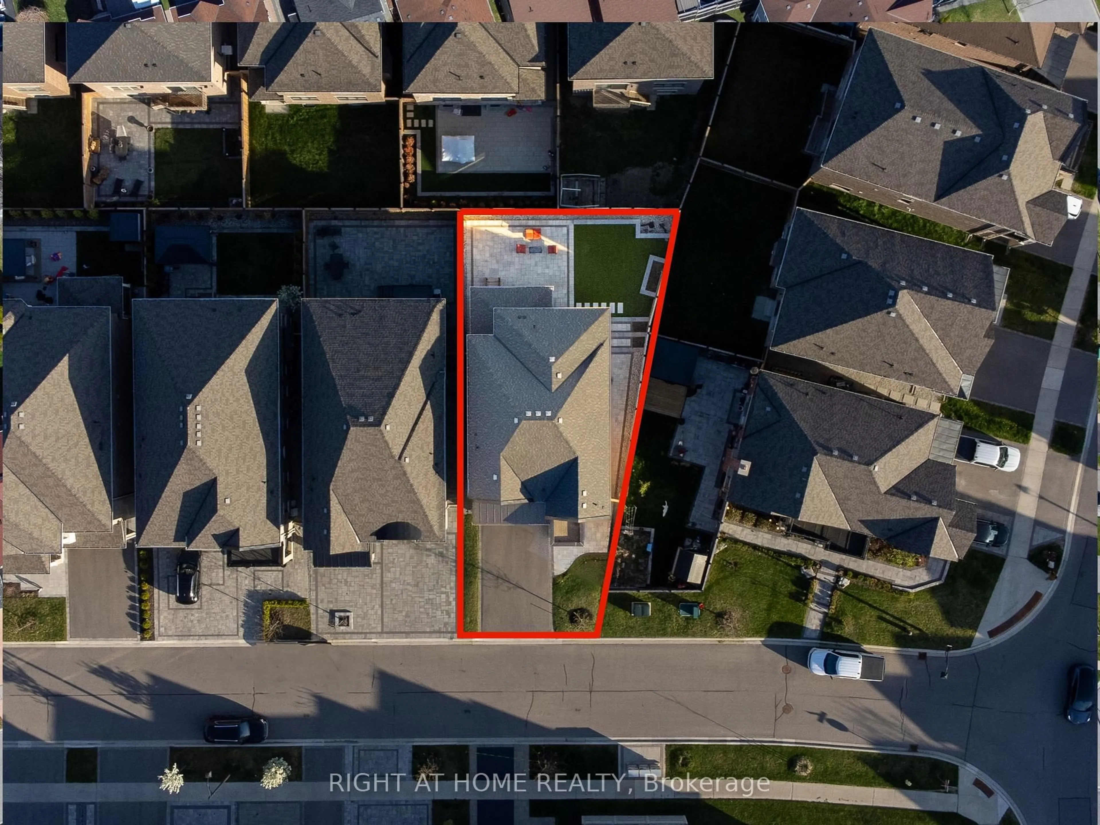 A pic from outside/outdoor area/front of a property/back of a property/a pic from drone, street for 7 Hugh Mccutcheon Way, Vaughan Ontario L4H 4S8