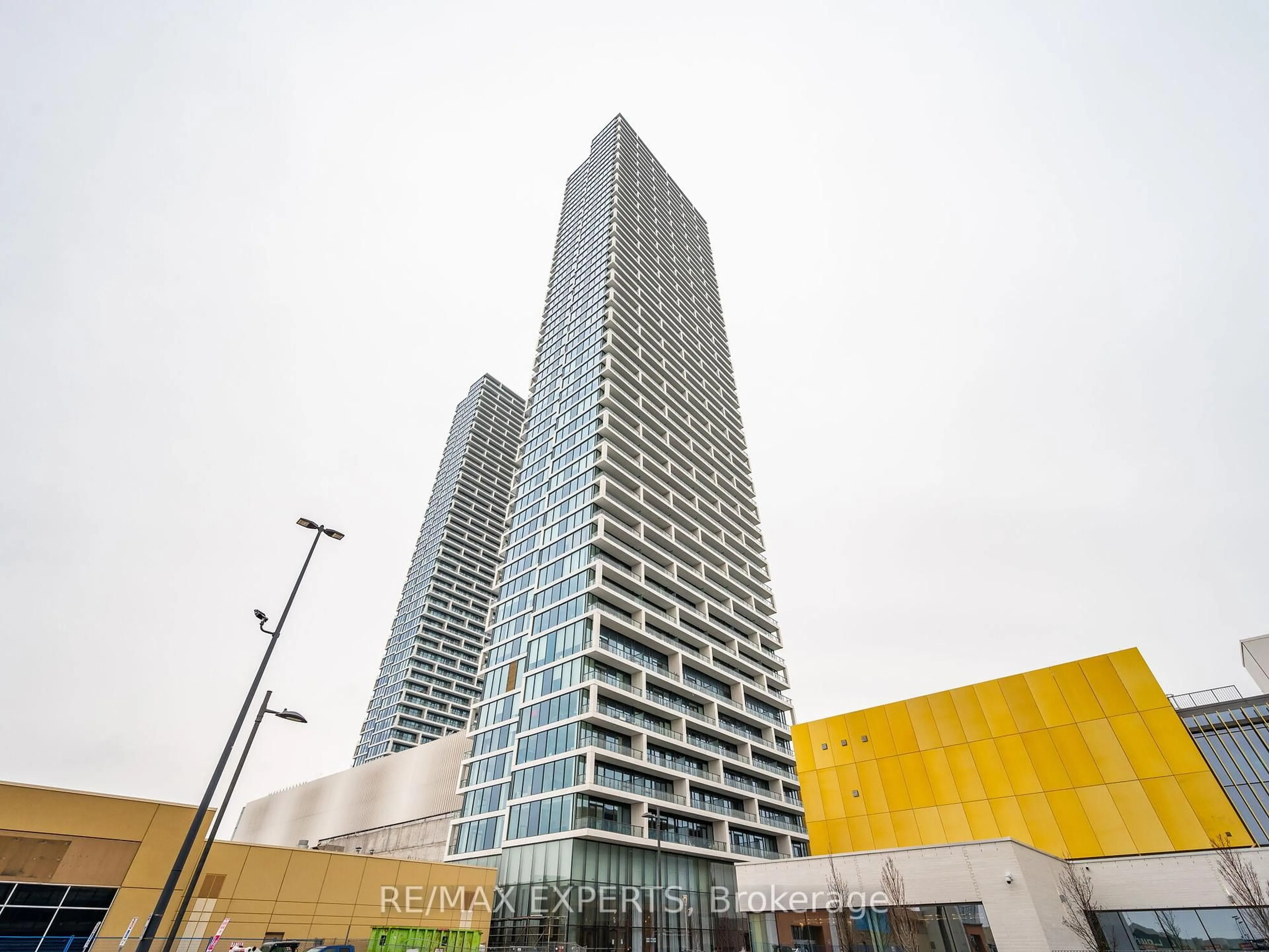 Indoor foyer for 5 Buttermill Ave #3505, Vaughan Ontario L4K 0J5
