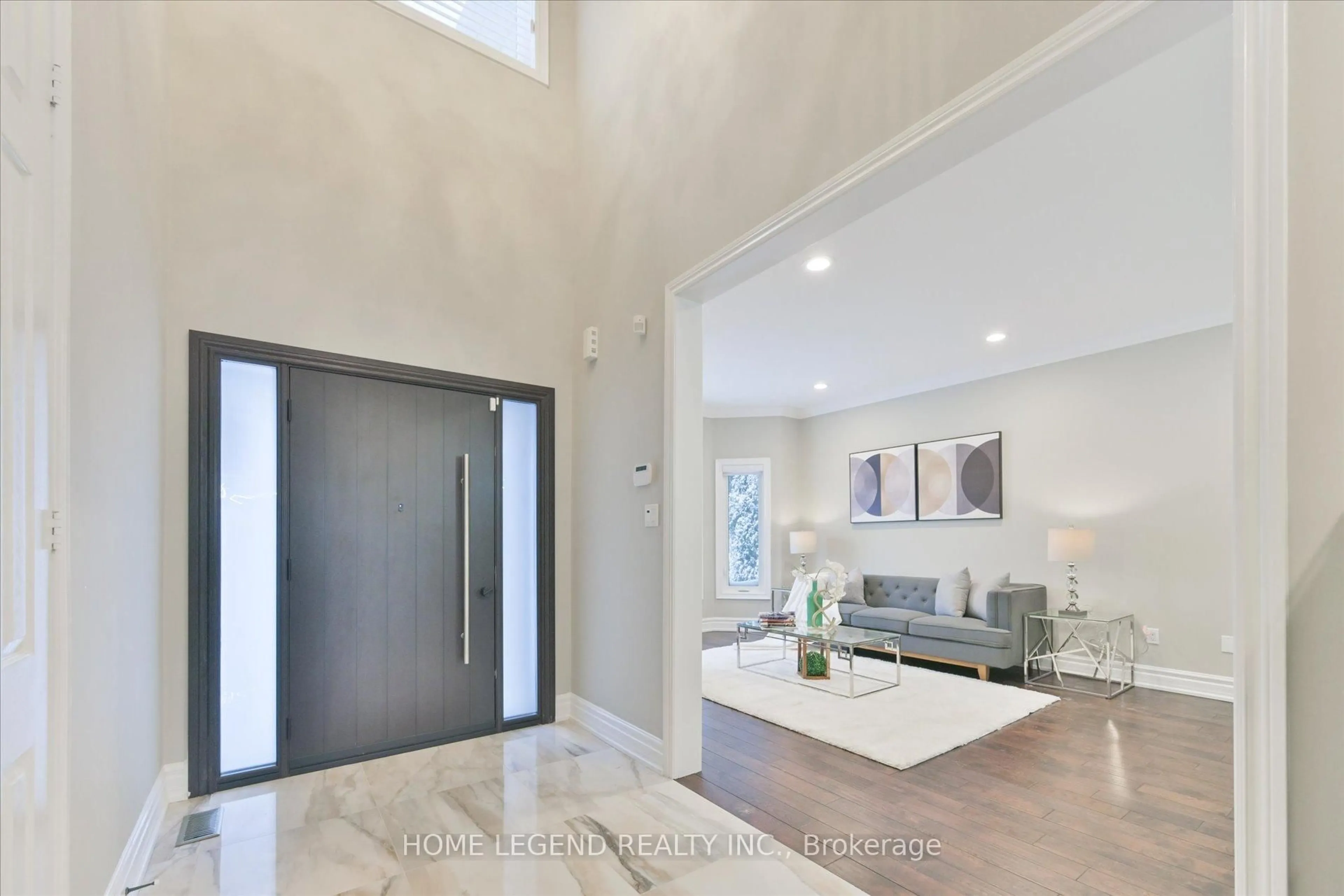 Indoor entryway for 25 Vandermeer Dr, Markham Ontario L6C 2L2