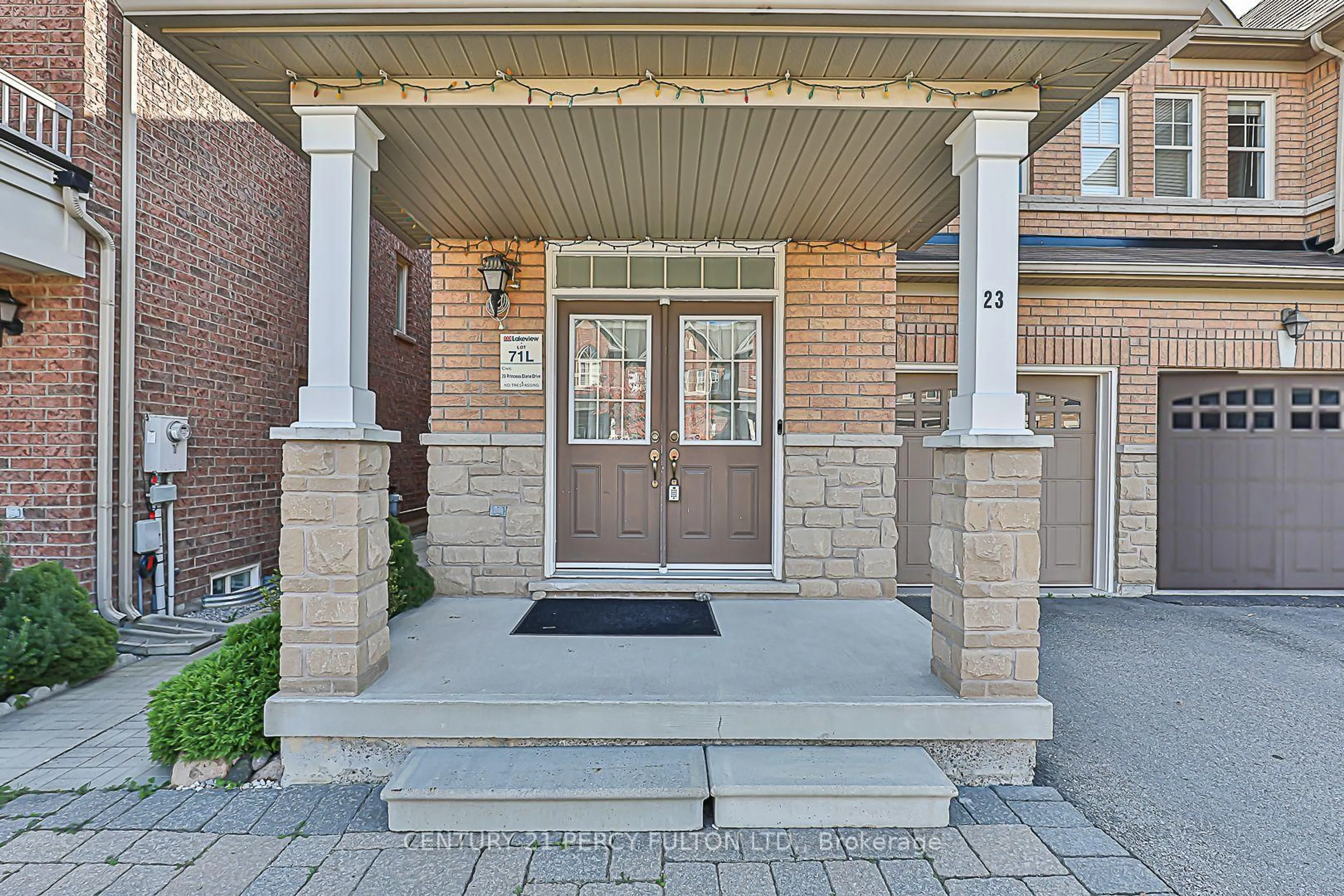 Indoor entryway for 23 Princess Diana Dr, Markham Ontario L6C 0G8