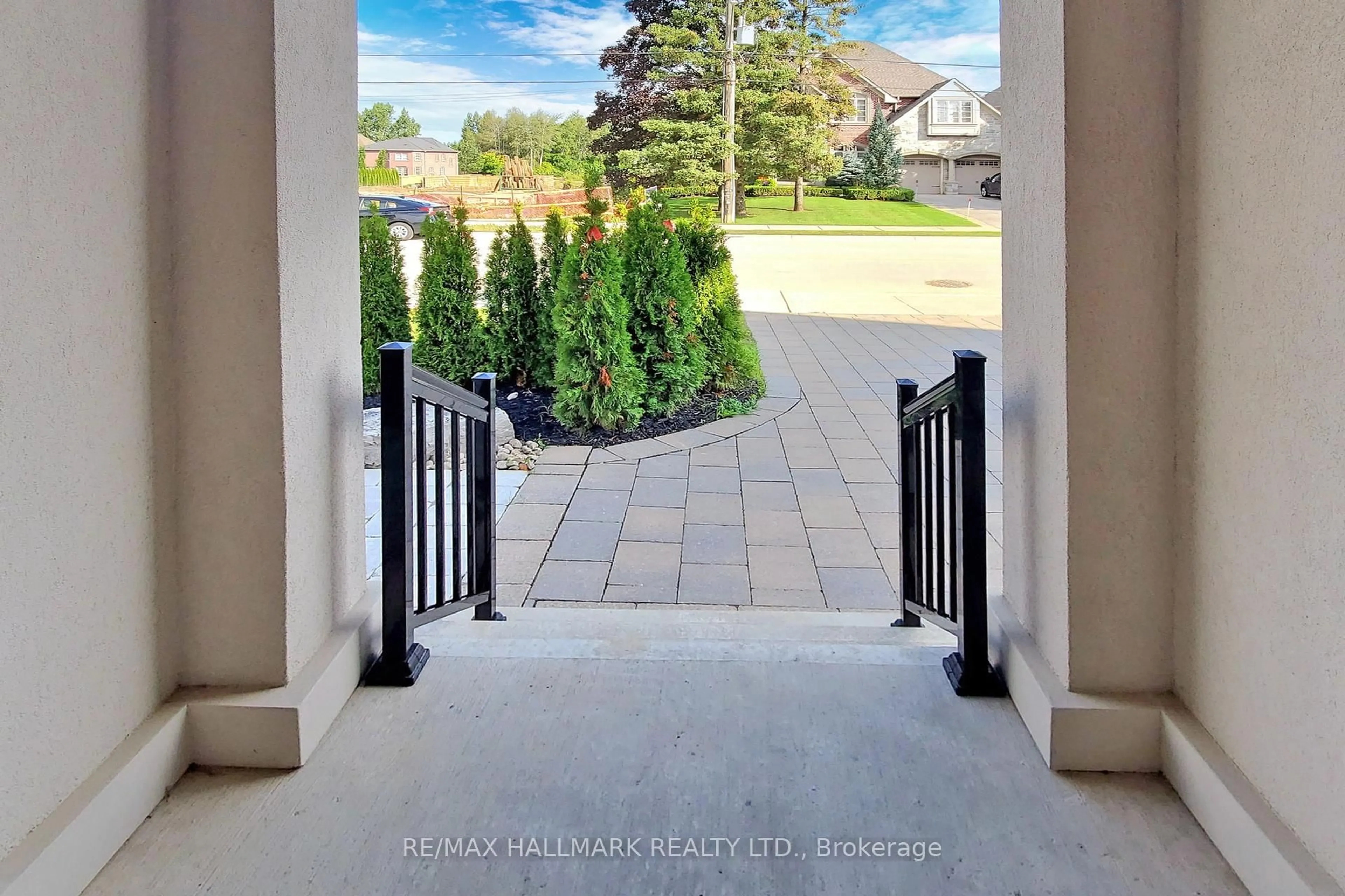 Indoor entryway for 51A Puccini Dr, Richmond Hill Ontario L4E 2Y6