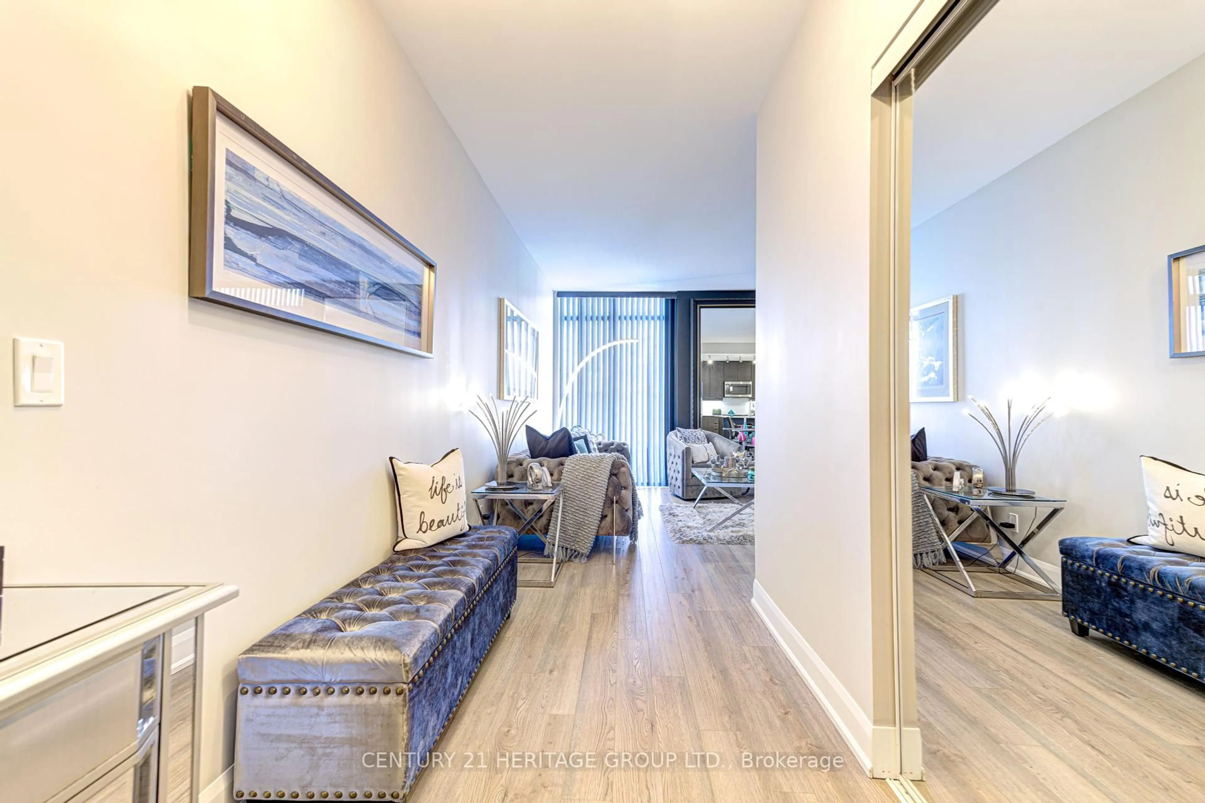 Indoor entryway for 2910 Highway 7 Rd #313, Vaughan Ontario L4K 0H8