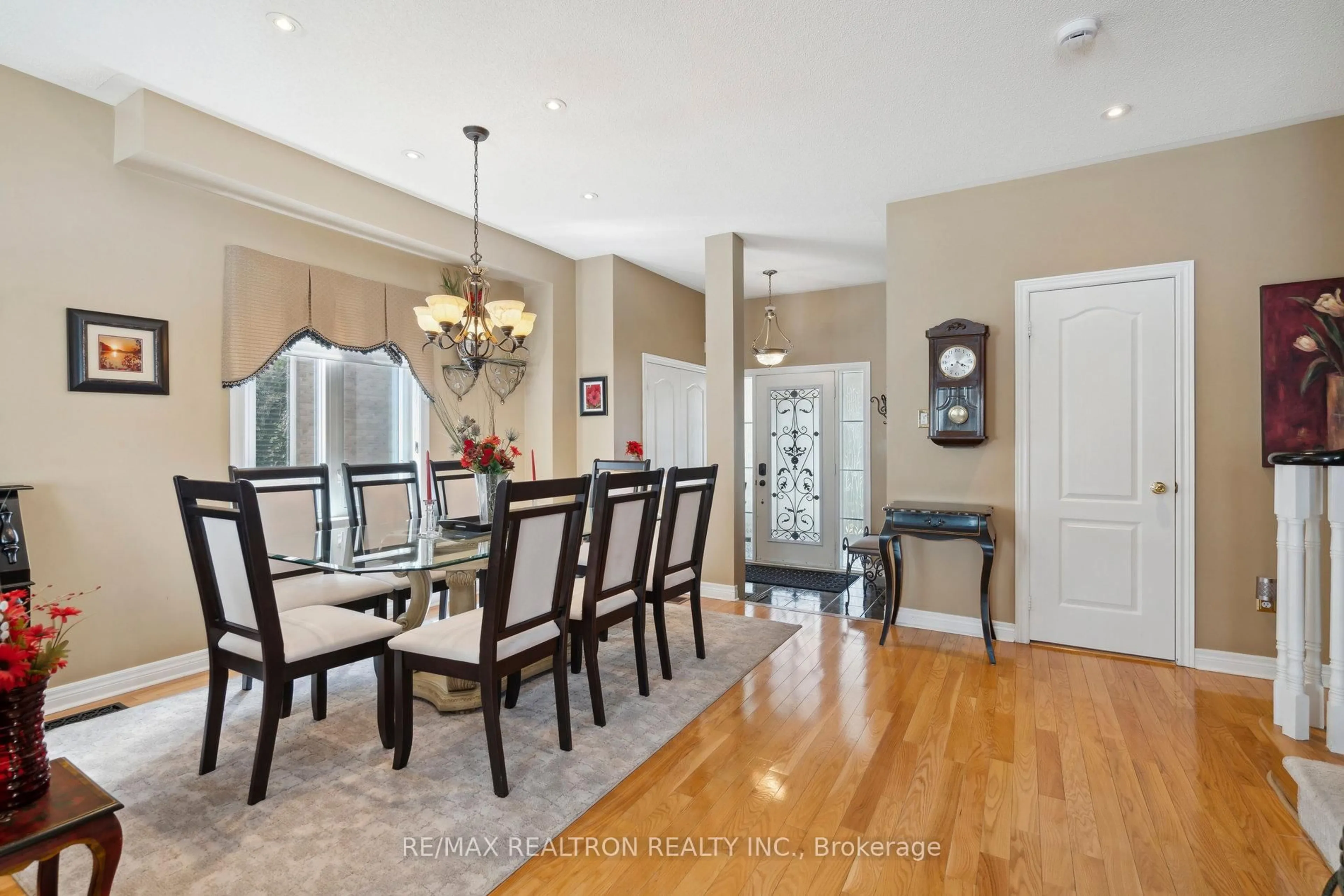 Dining room, unknown for 545 Pleasant Ridge Ave, Vaughan Ontario L4J 8X3