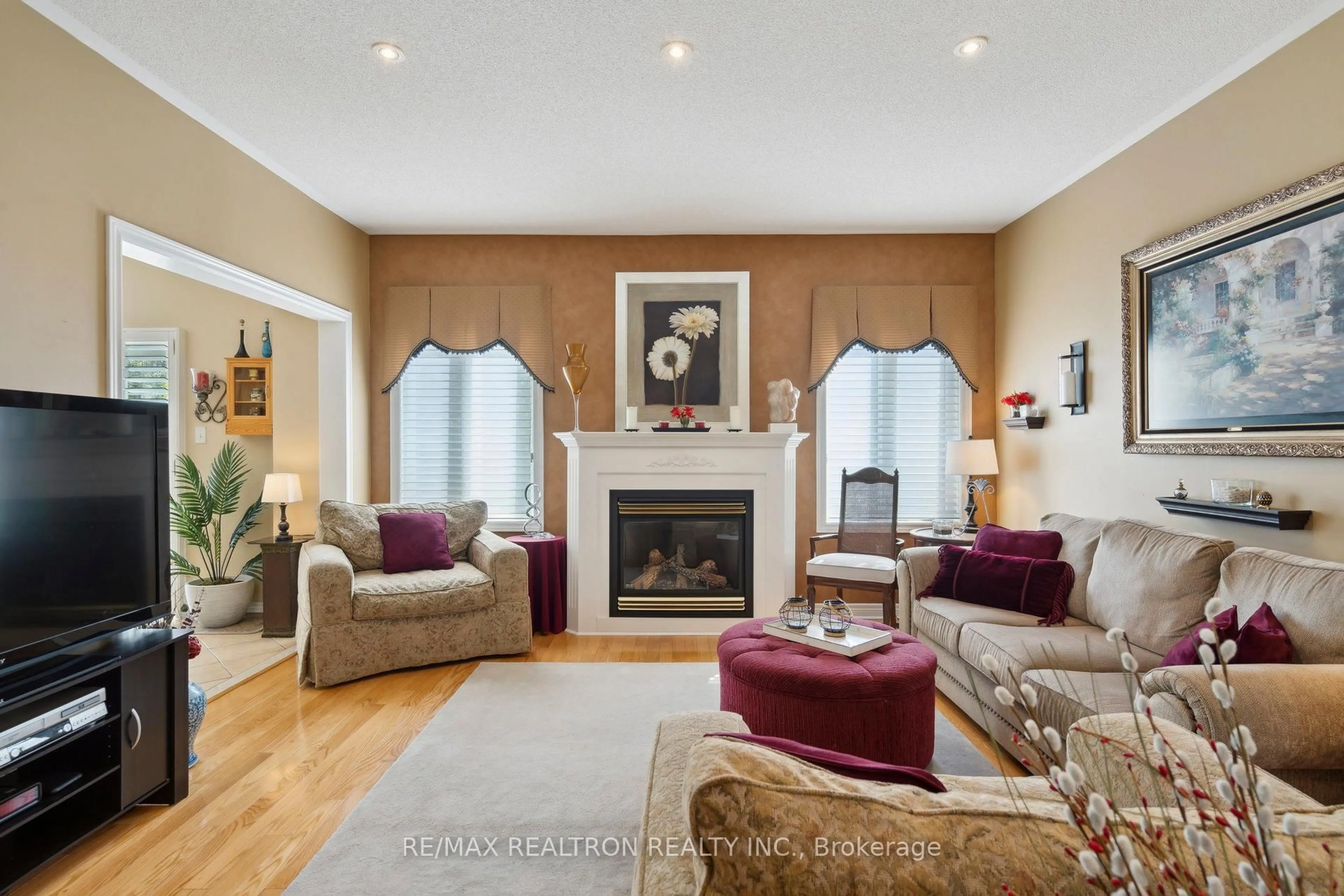 Living room with furniture, unknown for 545 Pleasant Ridge Ave, Vaughan Ontario L4J 8X3
