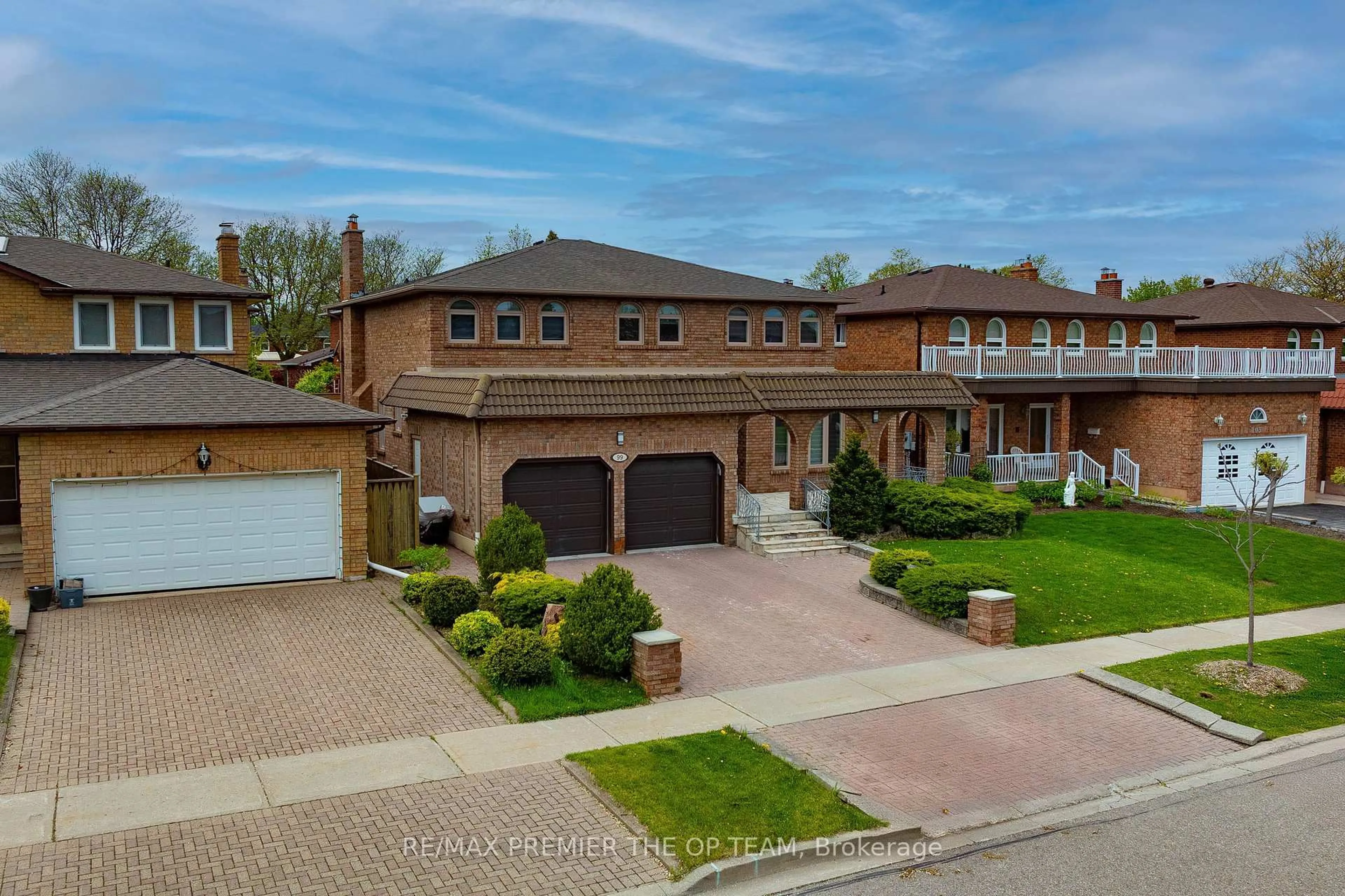 A pic from outside/outdoor area/front of a property/back of a property/a pic from drone, street for 99 Benjamin Dr, Vaughan Ontario L4L 1H7