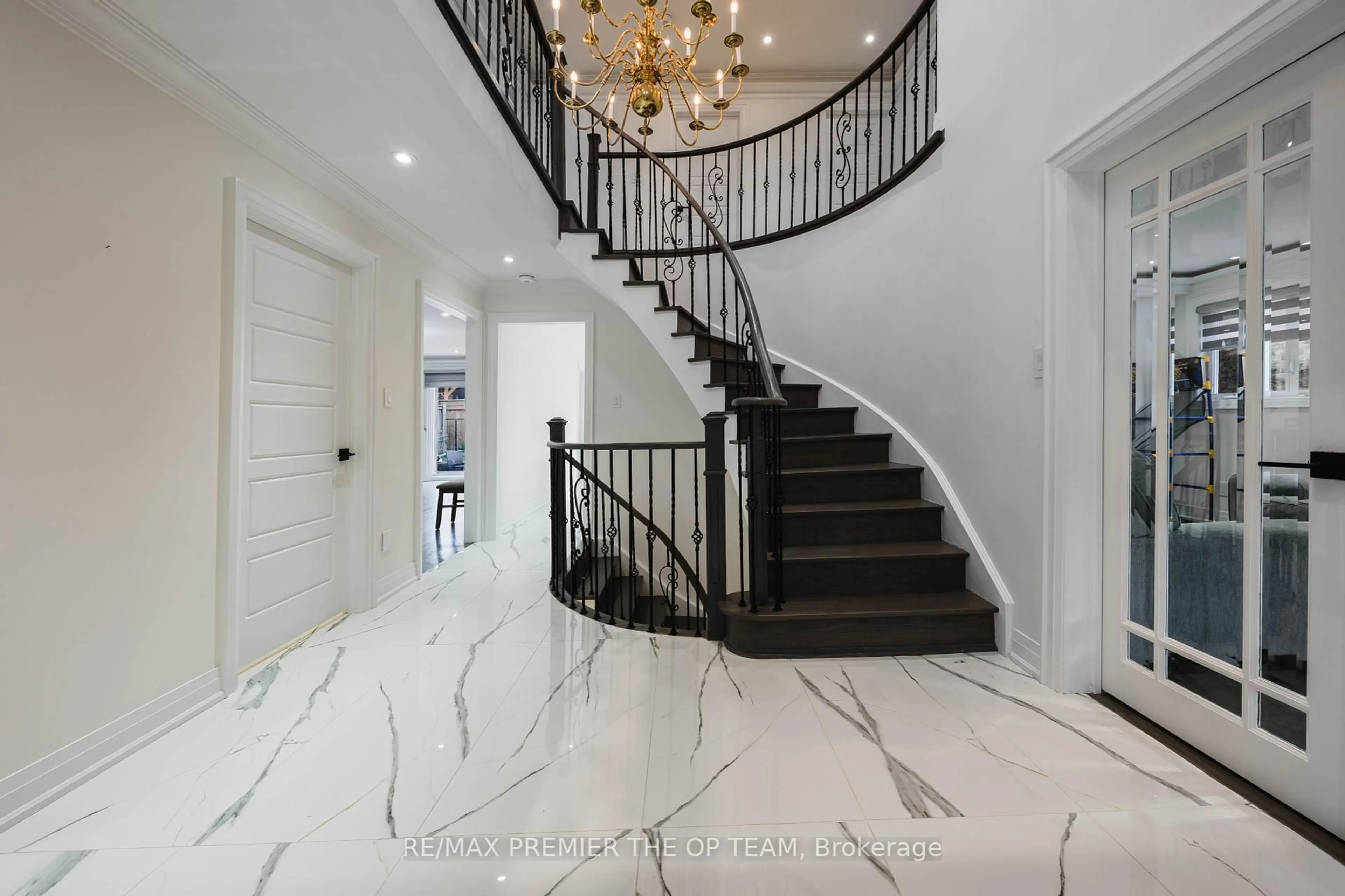 Stairs for 99 Benjamin Dr, Vaughan Ontario L4L 1H7