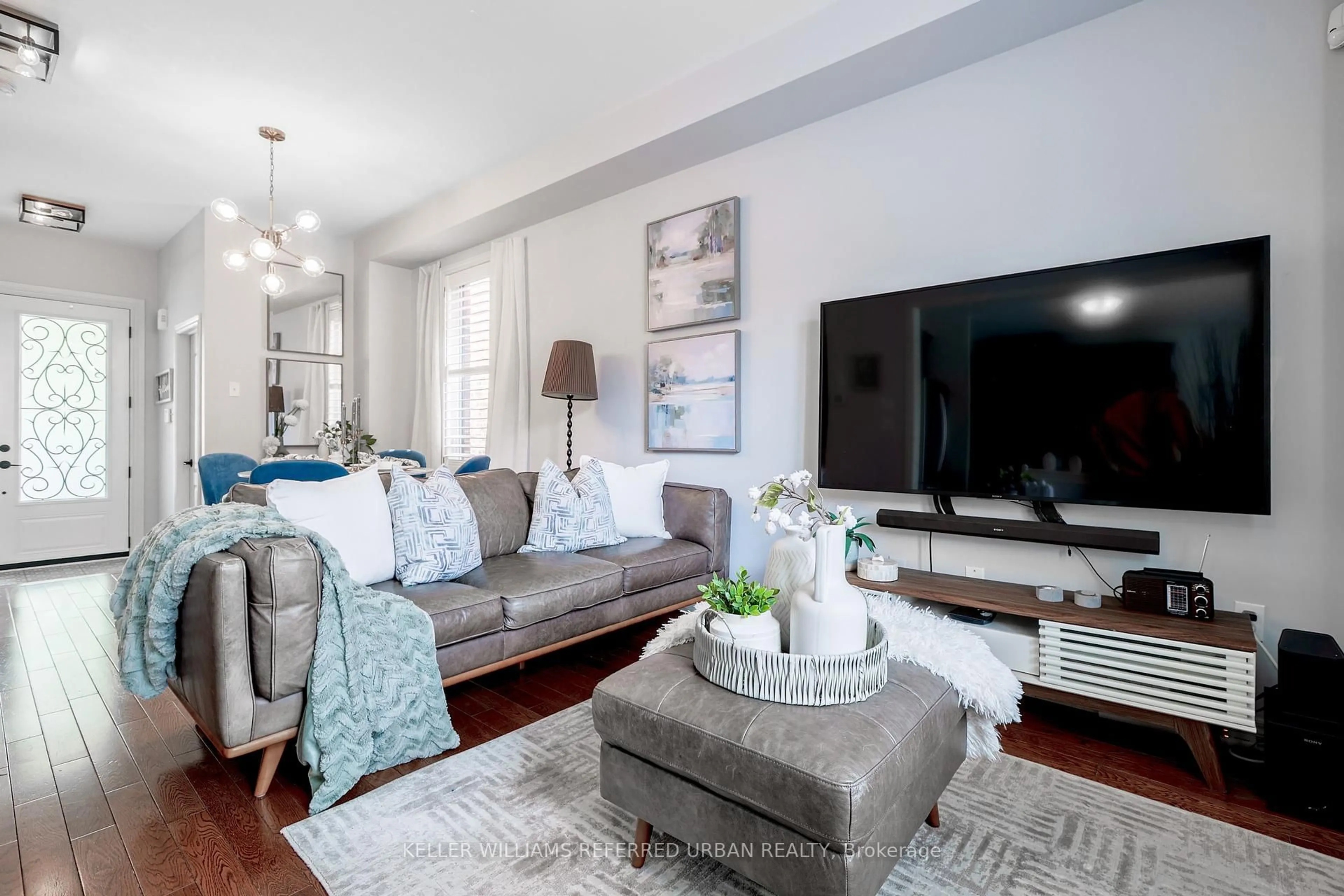 Living room with furniture, wood/laminate floor for 23 Fitzroy Ave, Markham Ontario L6E 0J4