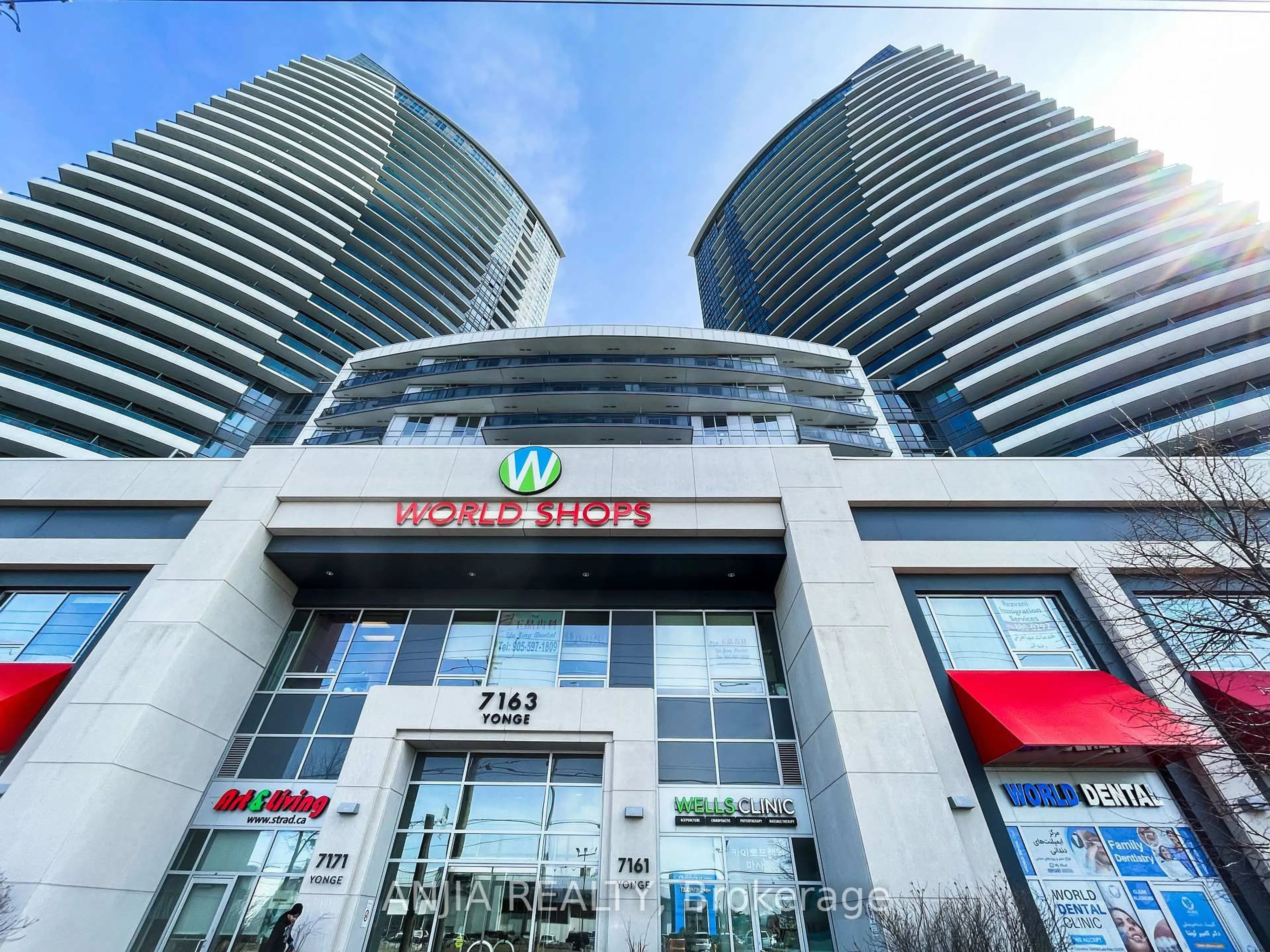 Indoor foyer for 7161 Yonge St #1032, Markham Ontario L3T 0C8