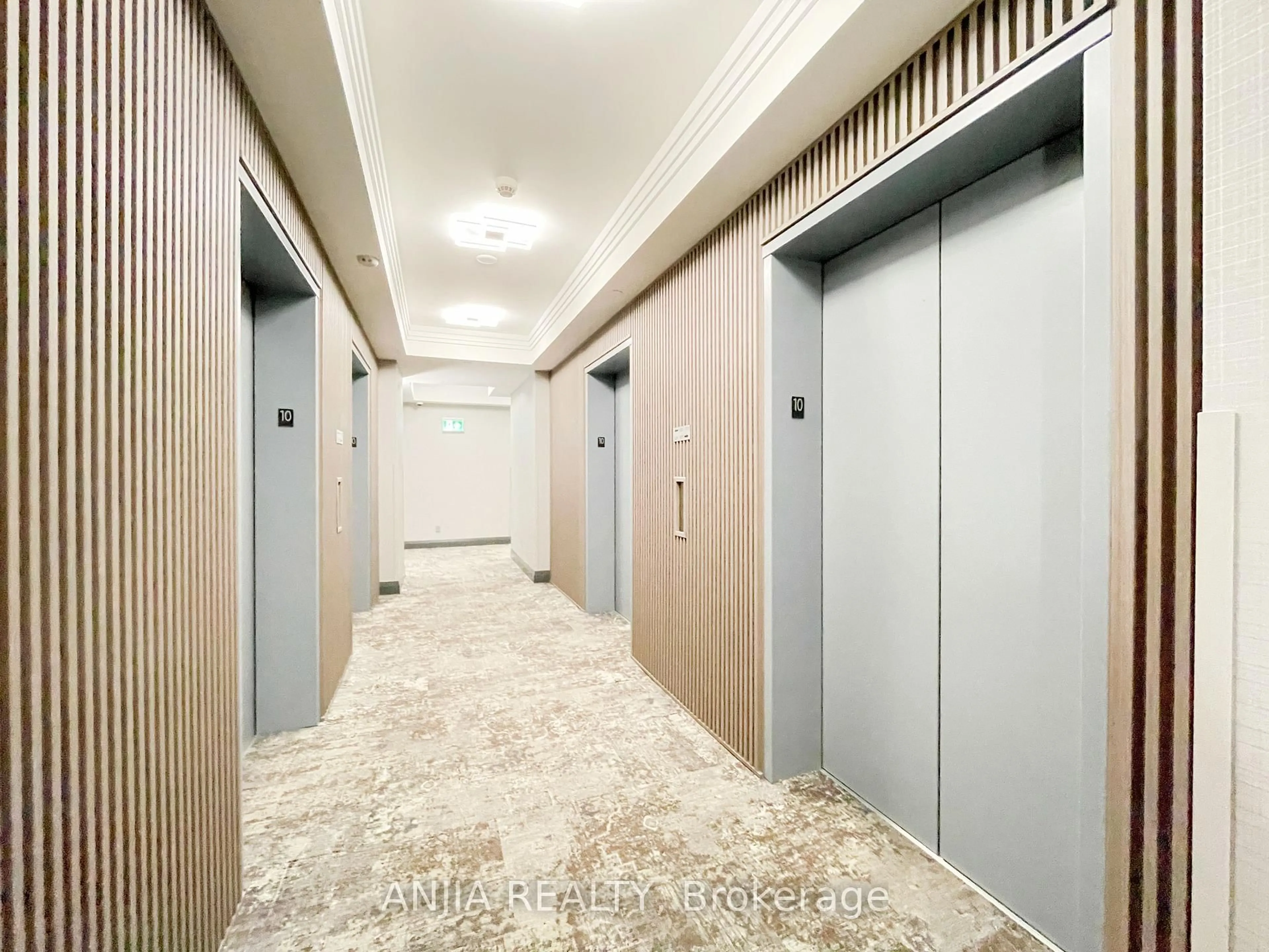 Indoor foyer for 7161 Yonge St #1032, Markham Ontario L3T 0C8