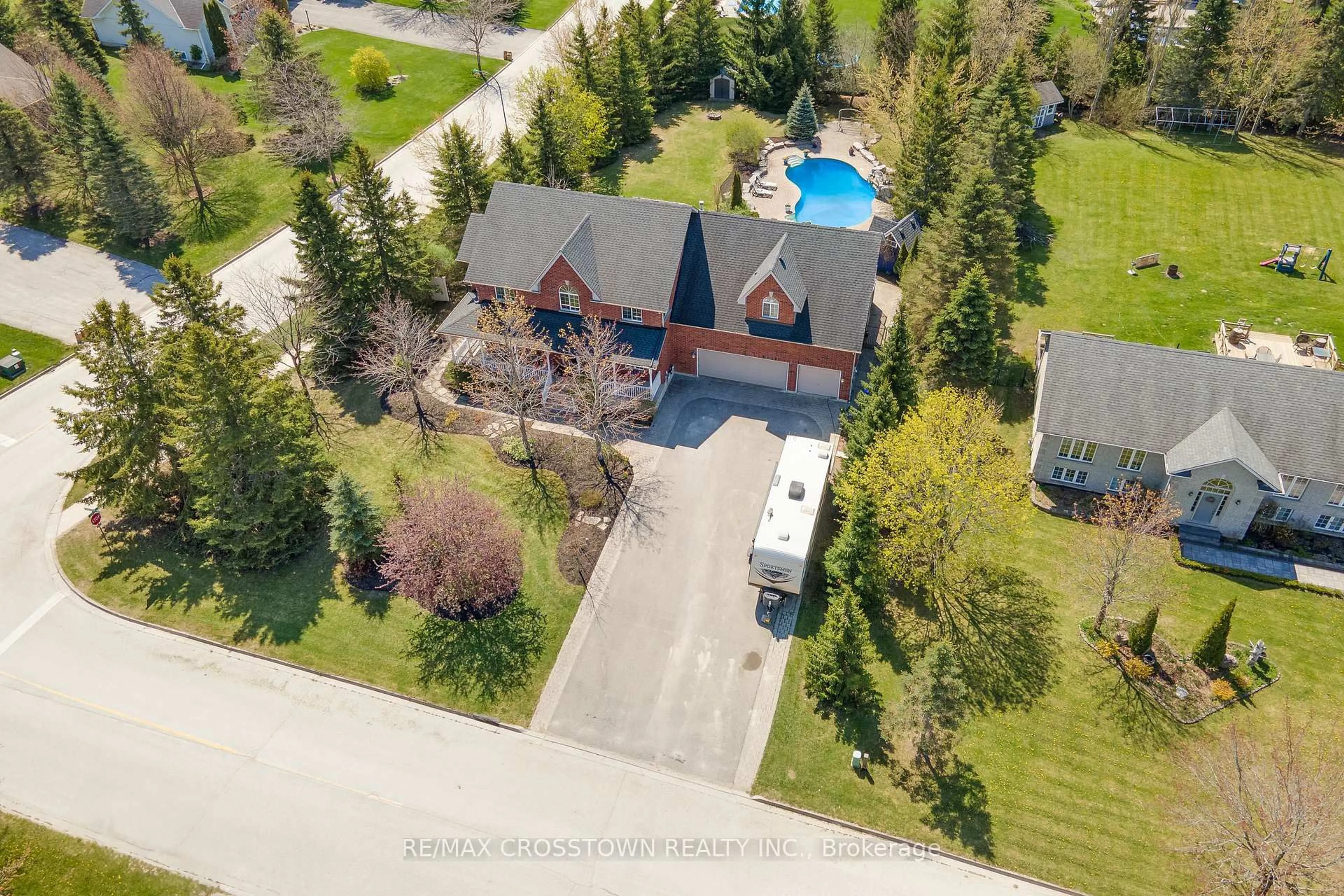 A pic from outside/outdoor area/front of a property/back of a property/a pic from drone, street for 2 Evergreen Lane, Essa Ontario L0L 2N0
