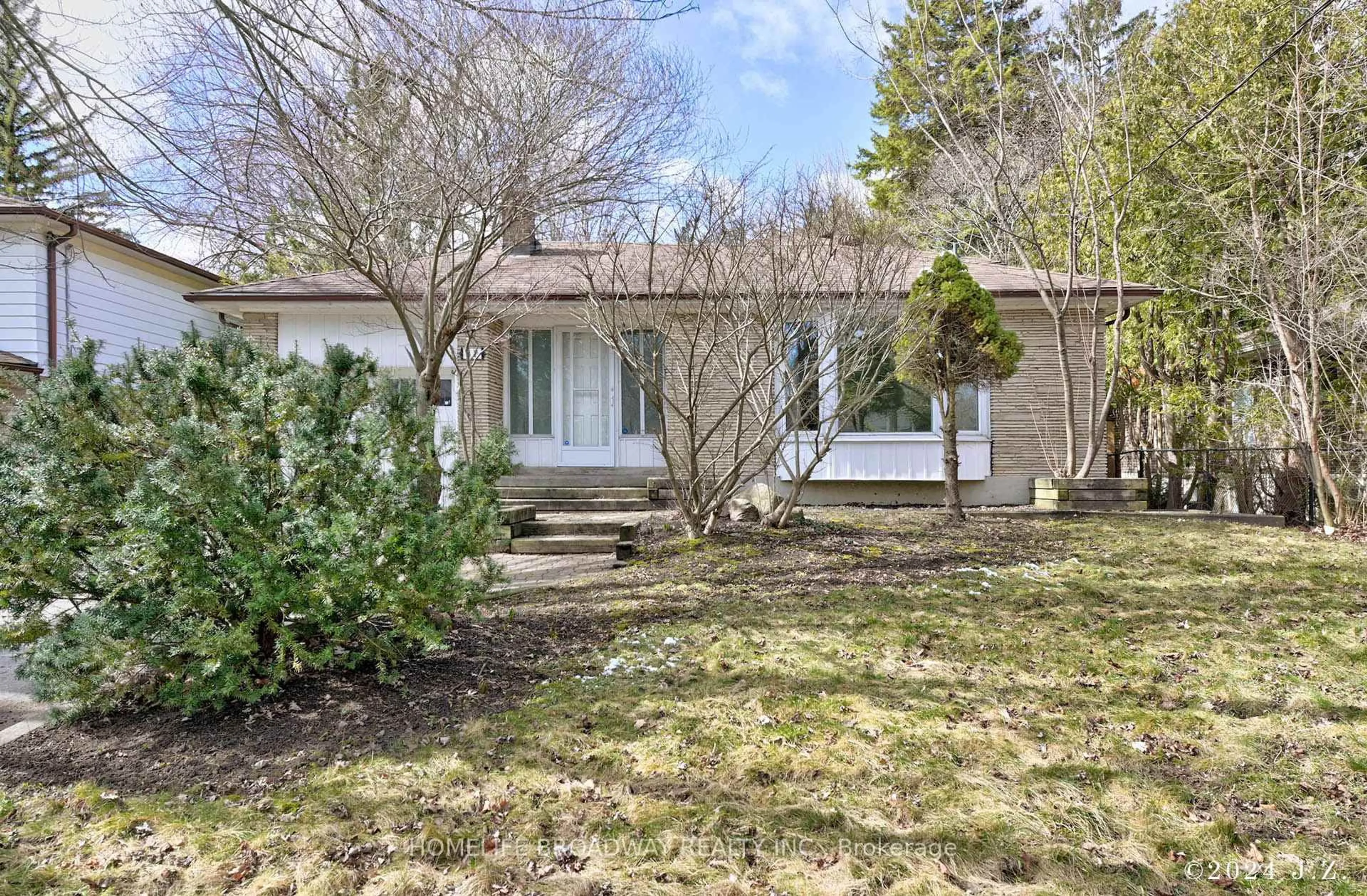 A pic from outside/outdoor area/front of a property/back of a property/a pic from drone, street for 42 Sciberras Rd, Markham Ontario L3R 2J3