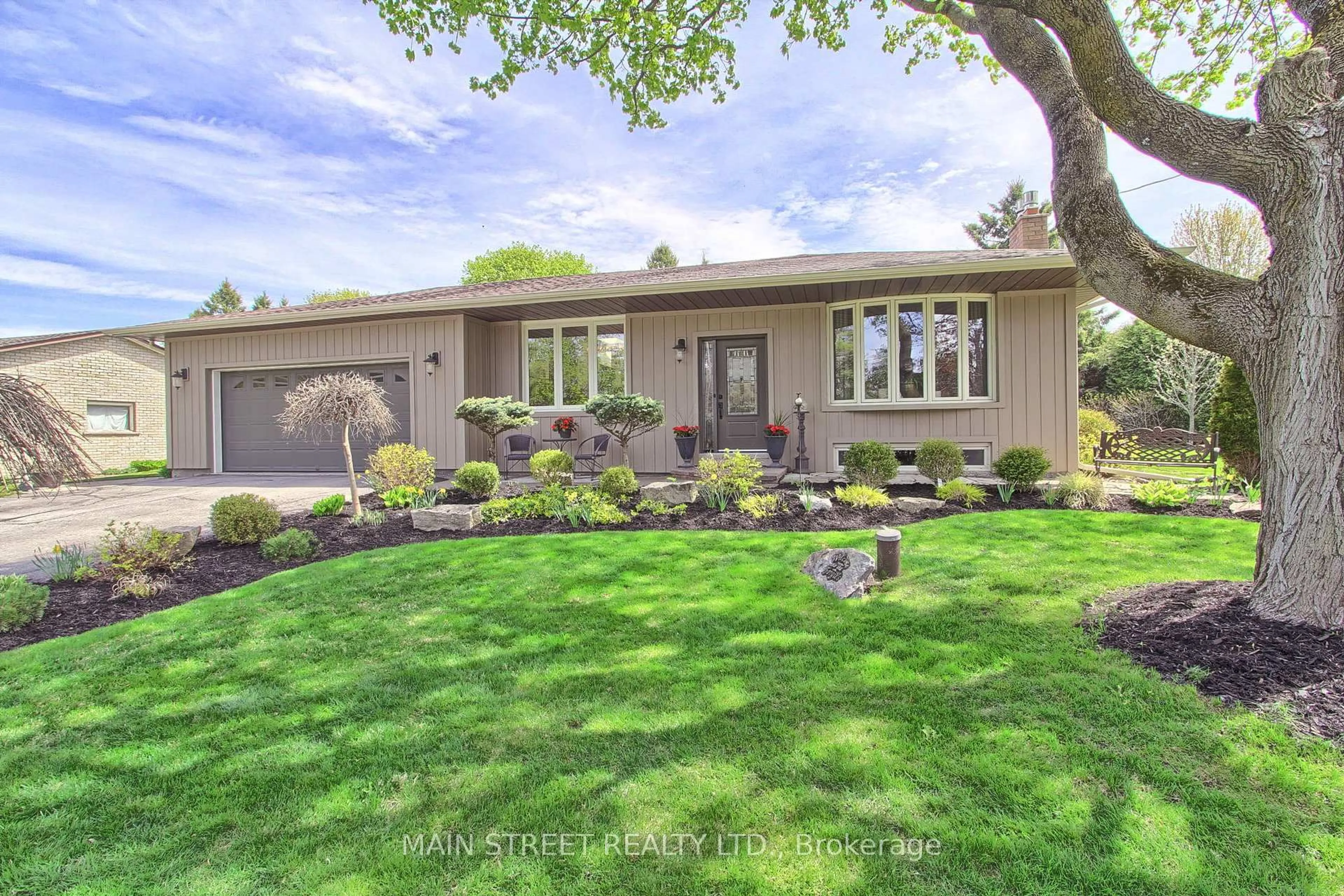 Home with vinyl exterior material, street for 3839 Front St, Uxbridge Ontario L0C 1A0