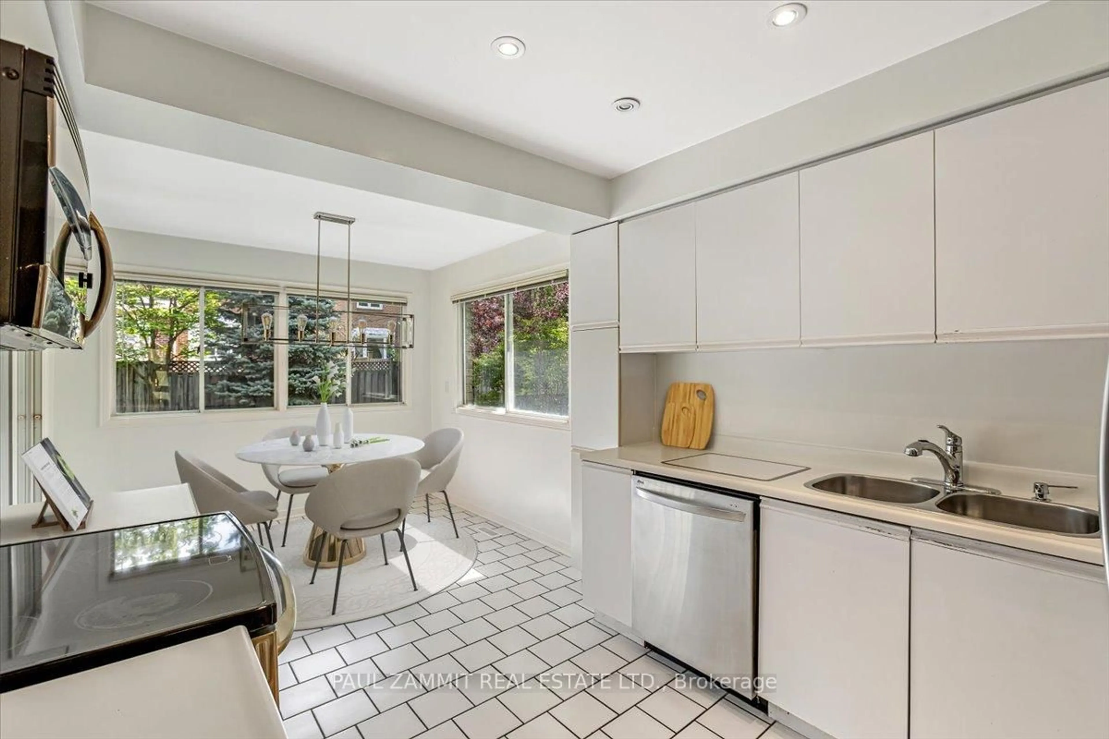 Open concept kitchen, ceramic/tile floor for 27 Prince Edward Blvd, Markham Ontario L3T 7G3