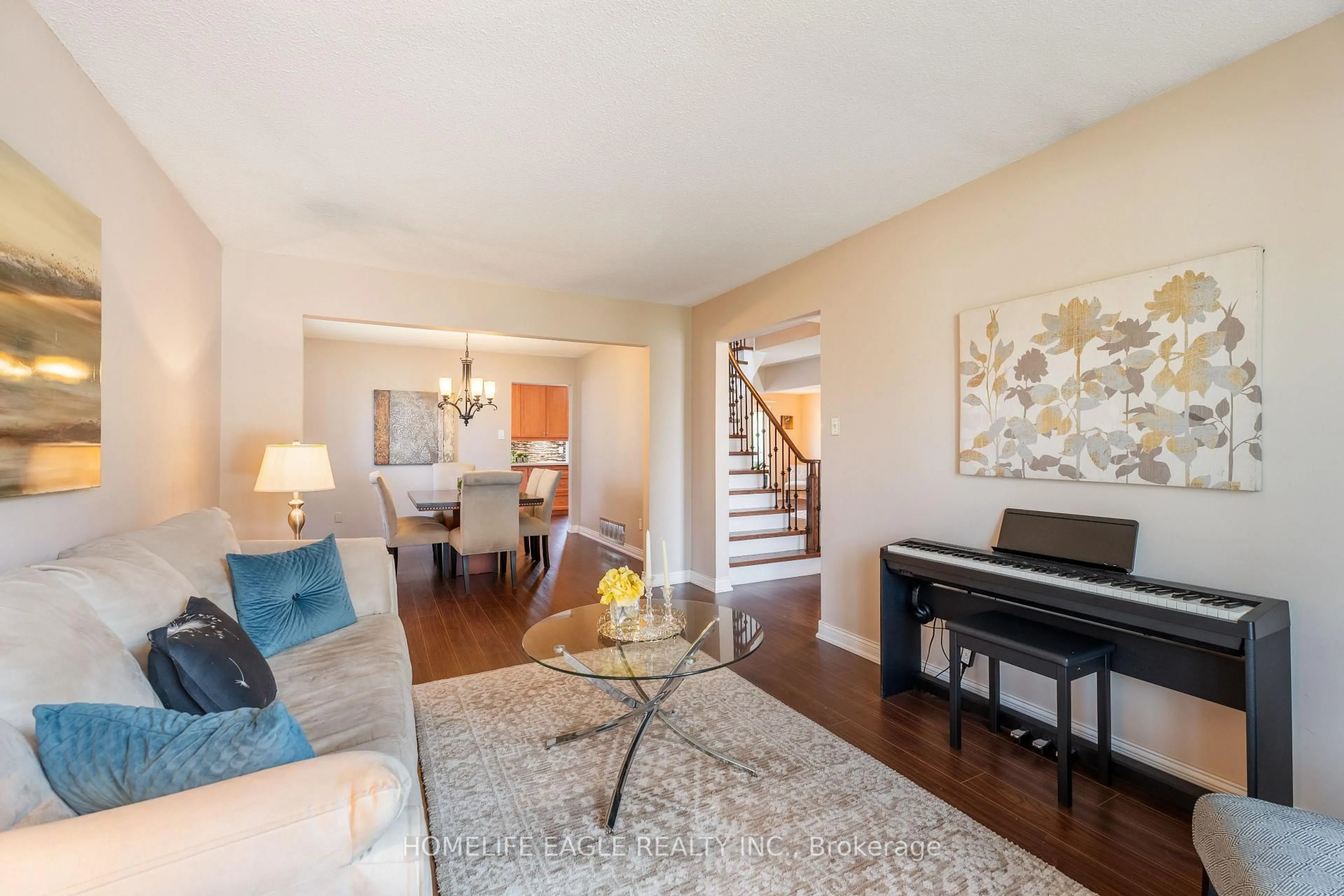 Living room with furniture, unknown for 326 Erin Tr, Newmarket Ontario L3Y 6K1