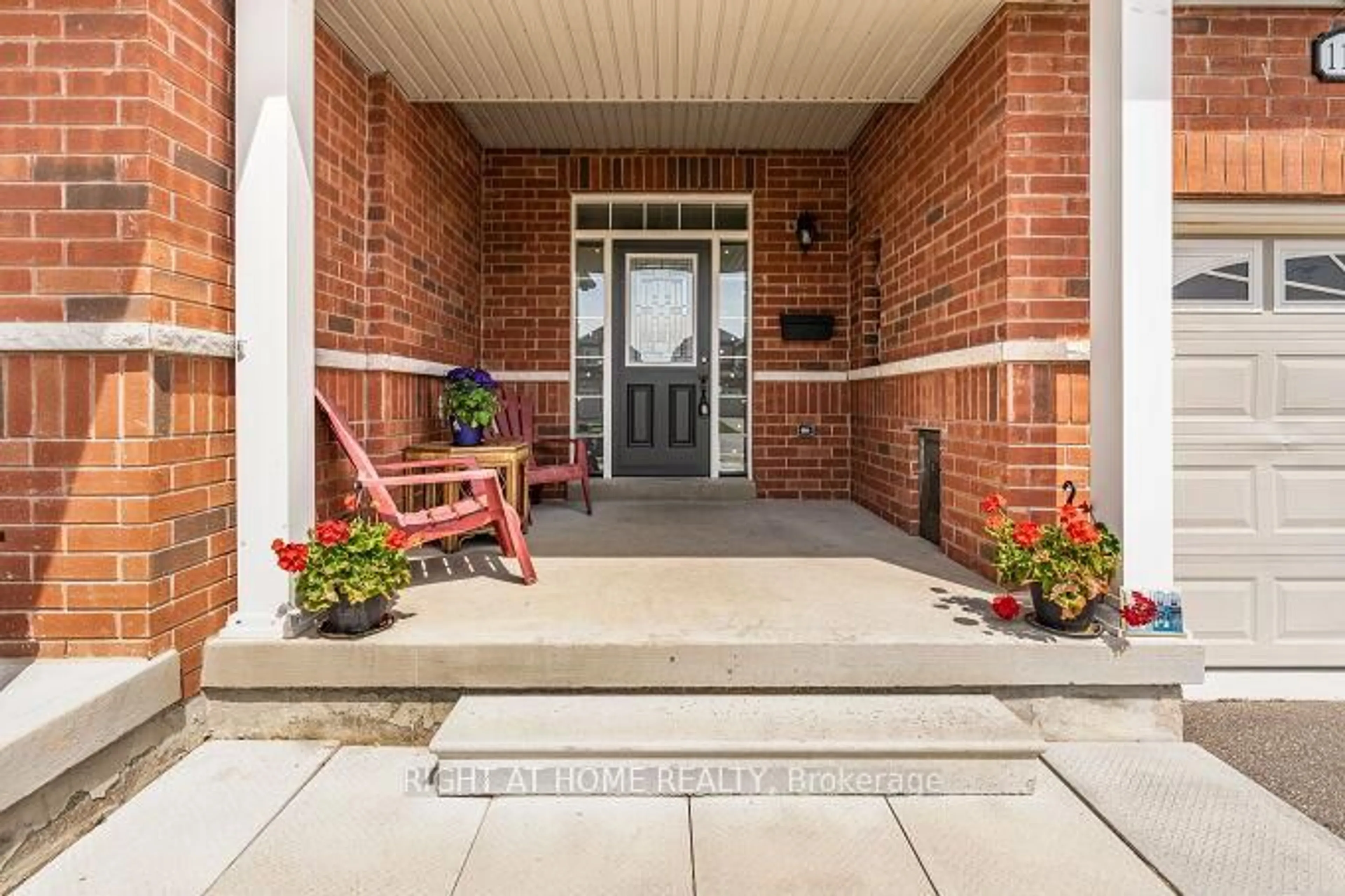 Indoor entryway for 118 Wagner Cres, Essa Ontario L3W 0R7