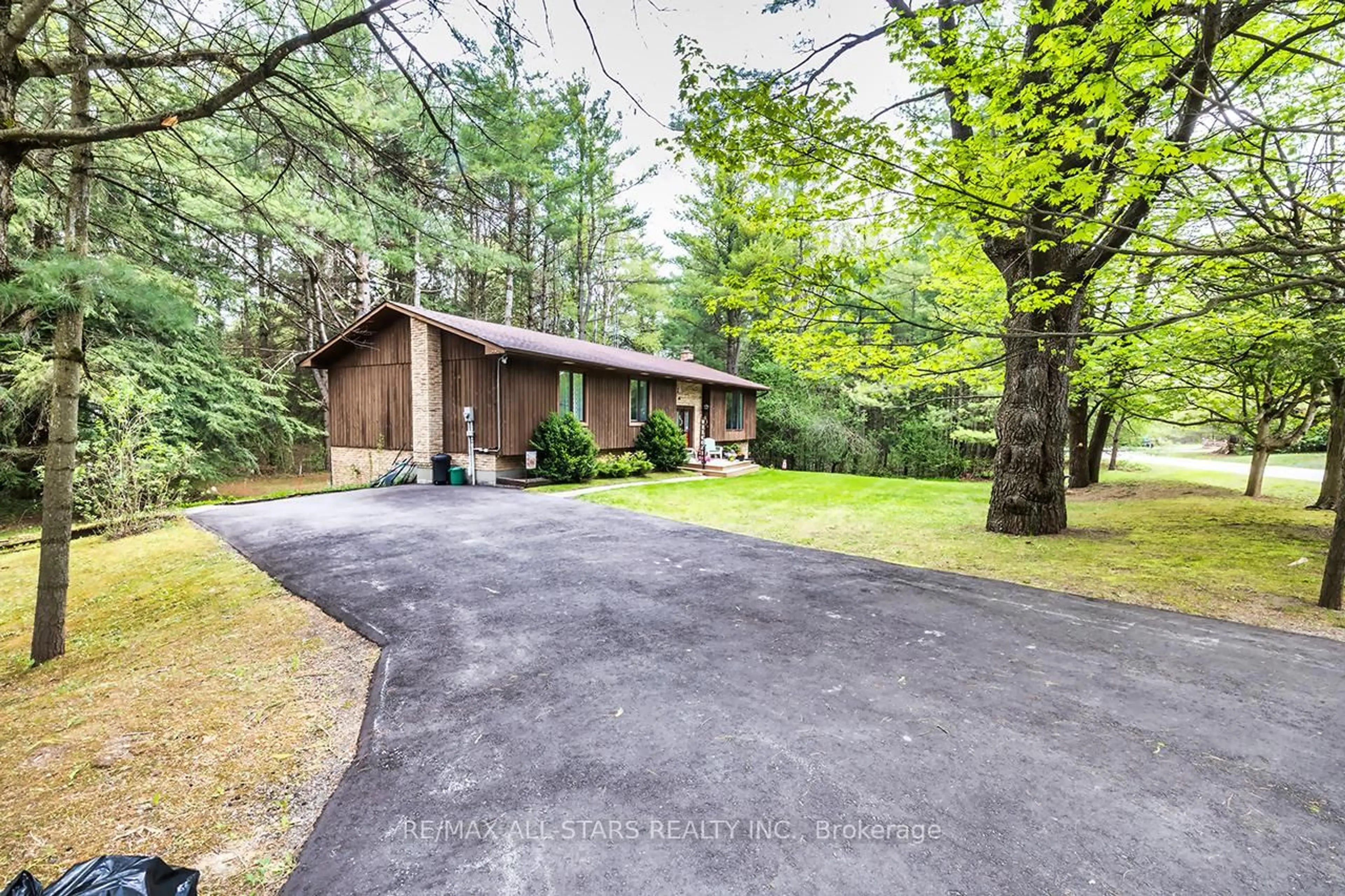 A pic from outside/outdoor area/front of a property/back of a property/a pic from drone, unknown for 40 The Pines Lane, Brock Ontario L0C 1H0