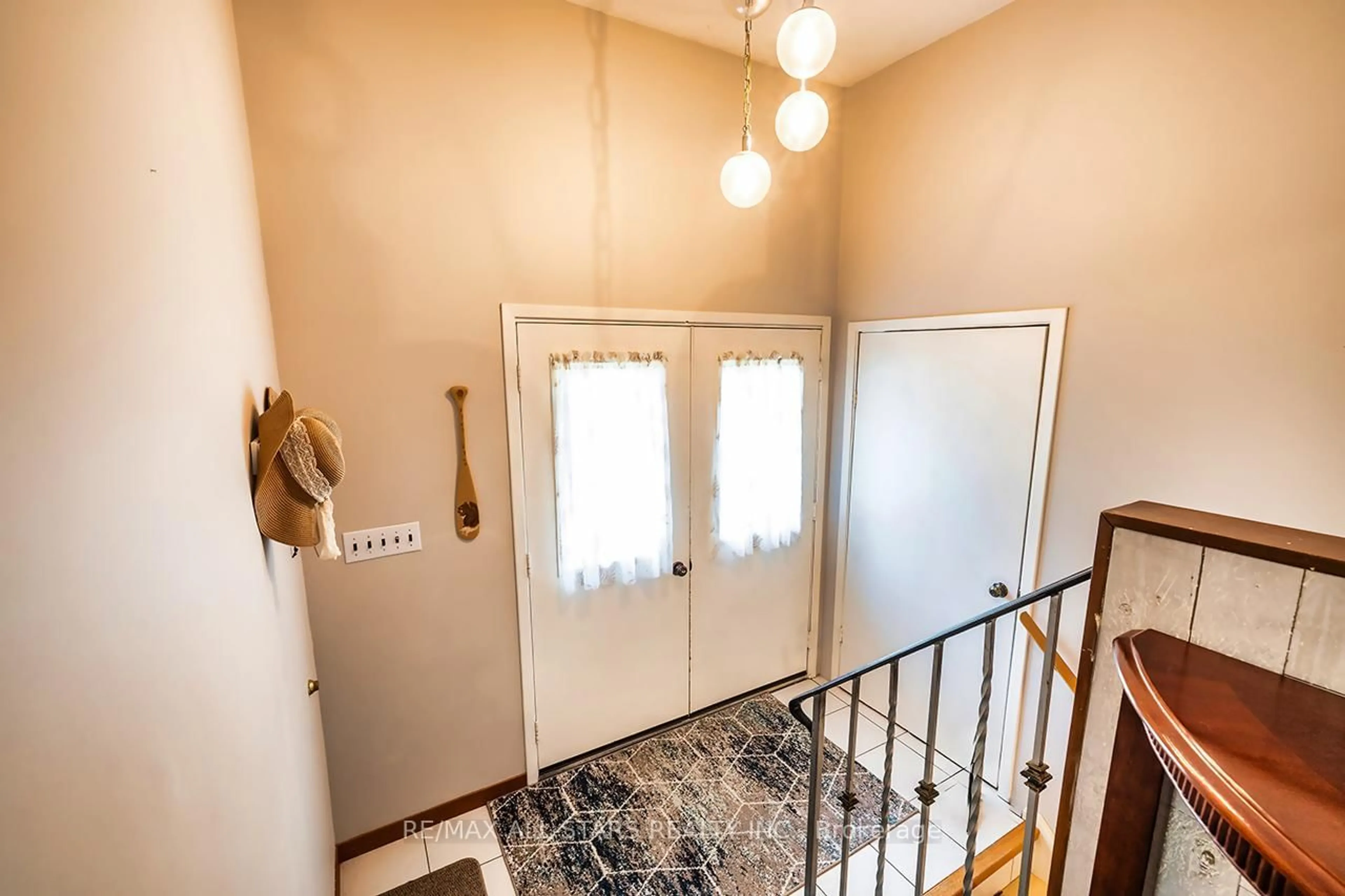 Indoor entryway for 40 The Pines Lane, Brock Ontario L0C 1H0