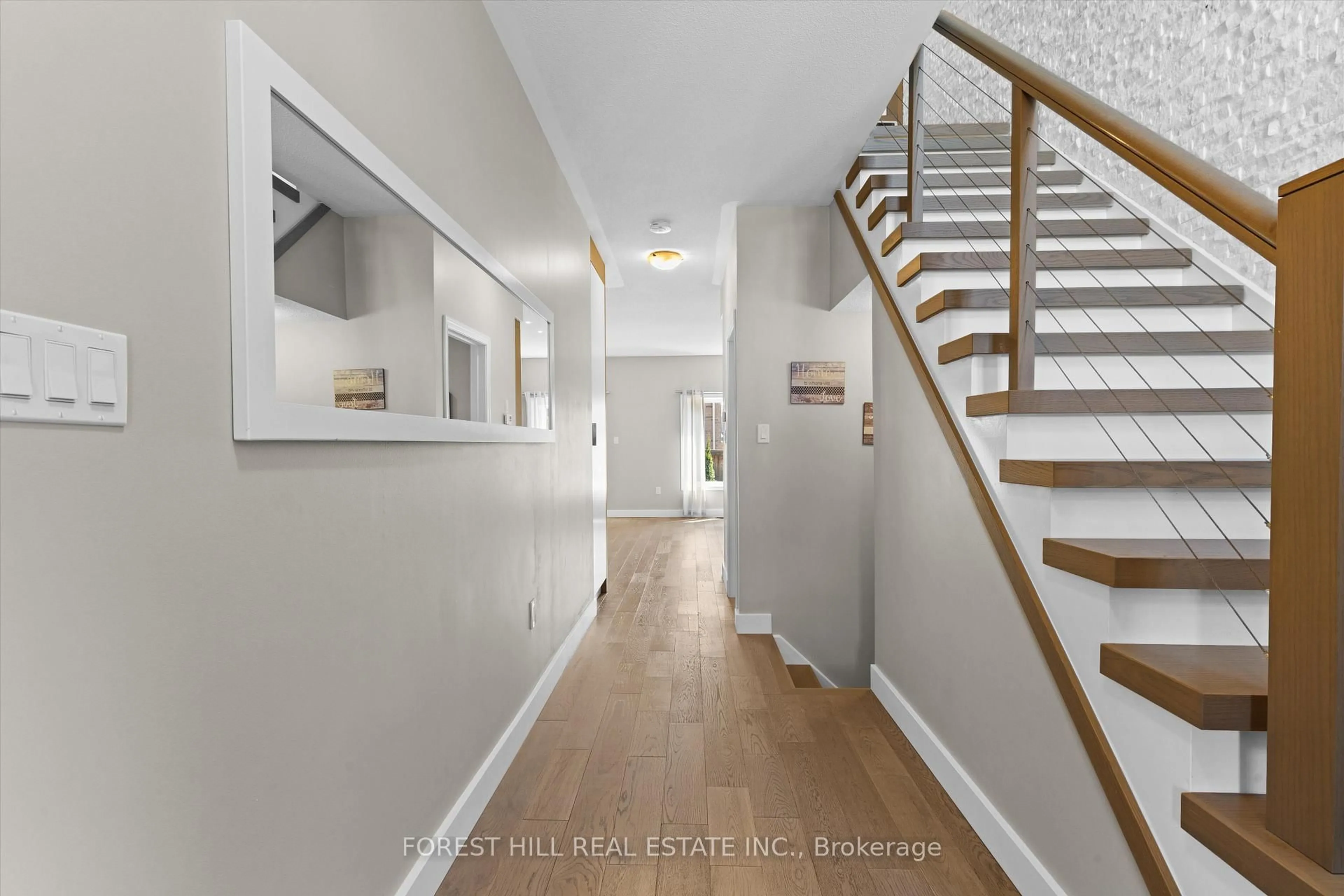 Indoor entryway for 52 Luisa St, Bradford West Gwillimbury Ontario L3Z 0P1