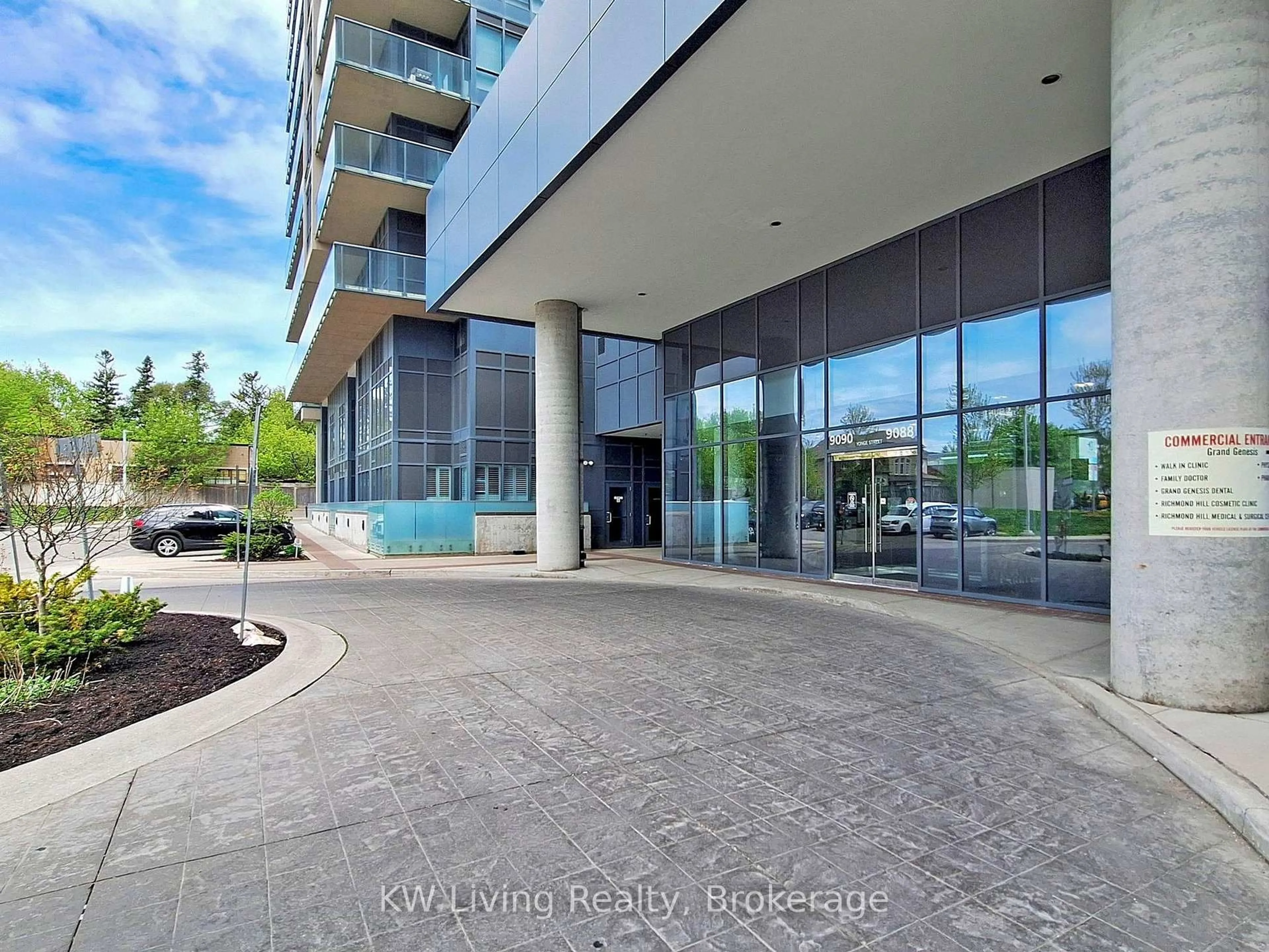 Indoor foyer for 9088 Yonge St #509A, Richmond Hill Ontario L4C 0Y6