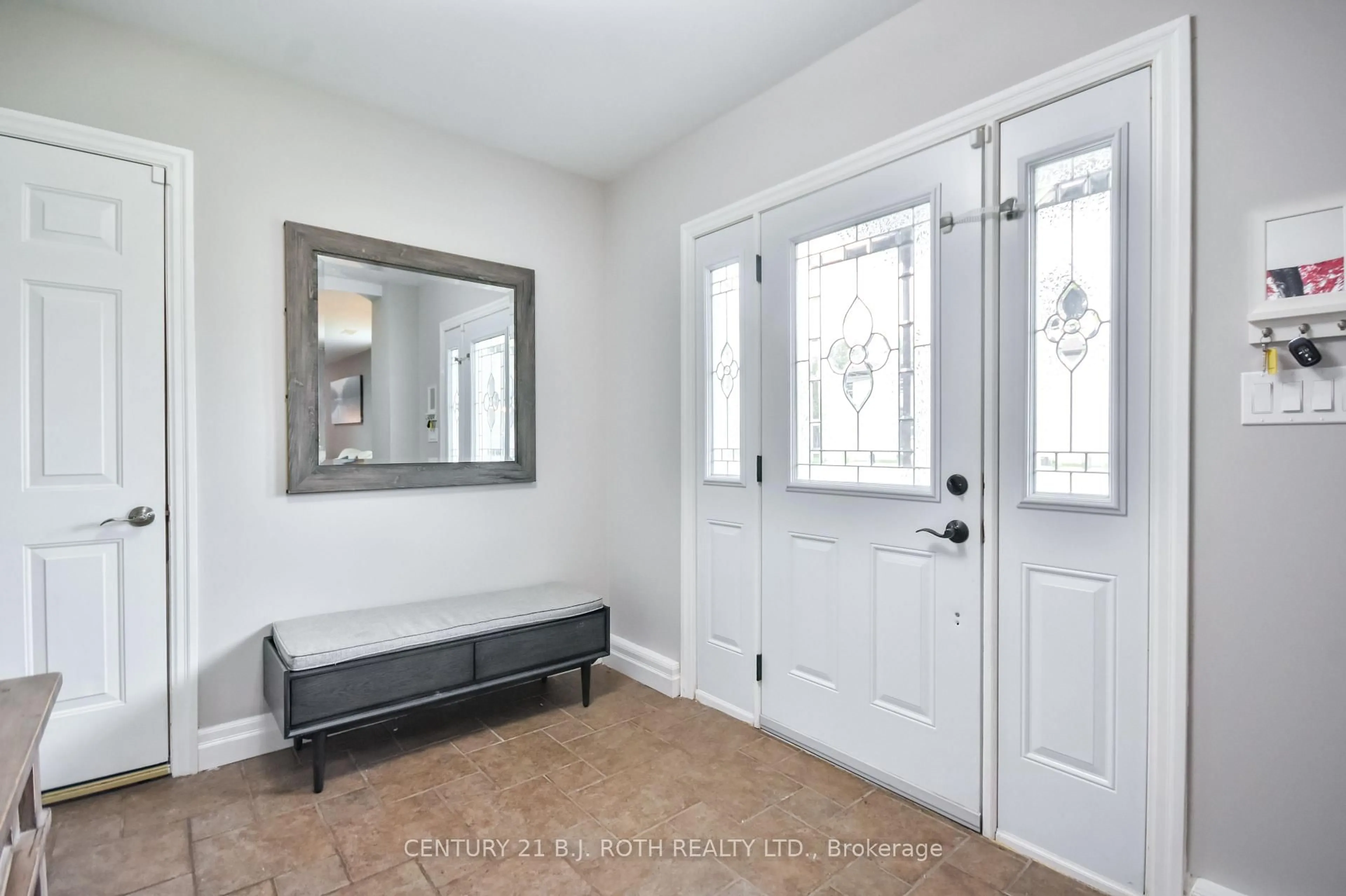 Indoor entryway for 129 AUBURN St, Essa Ontario L0M 1B0