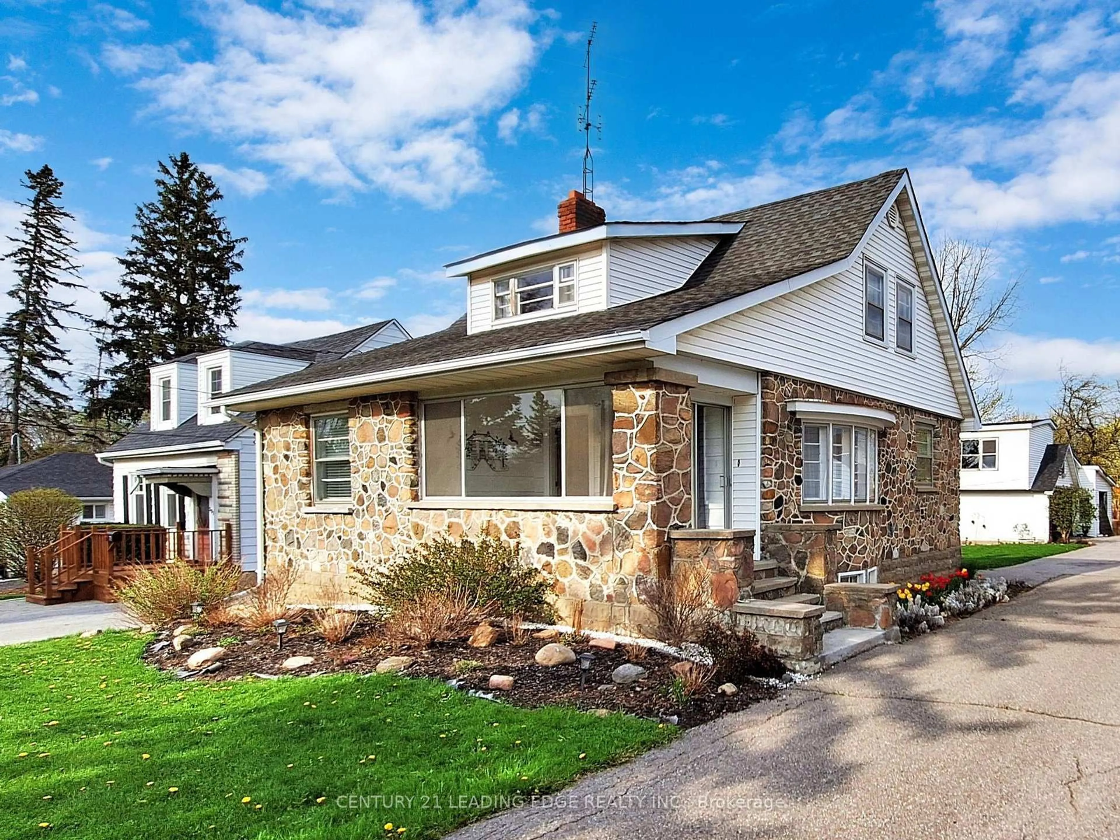 Home with brick exterior material, street for 393 The Queensway S N/A, Georgina Ontario L4P 2C6