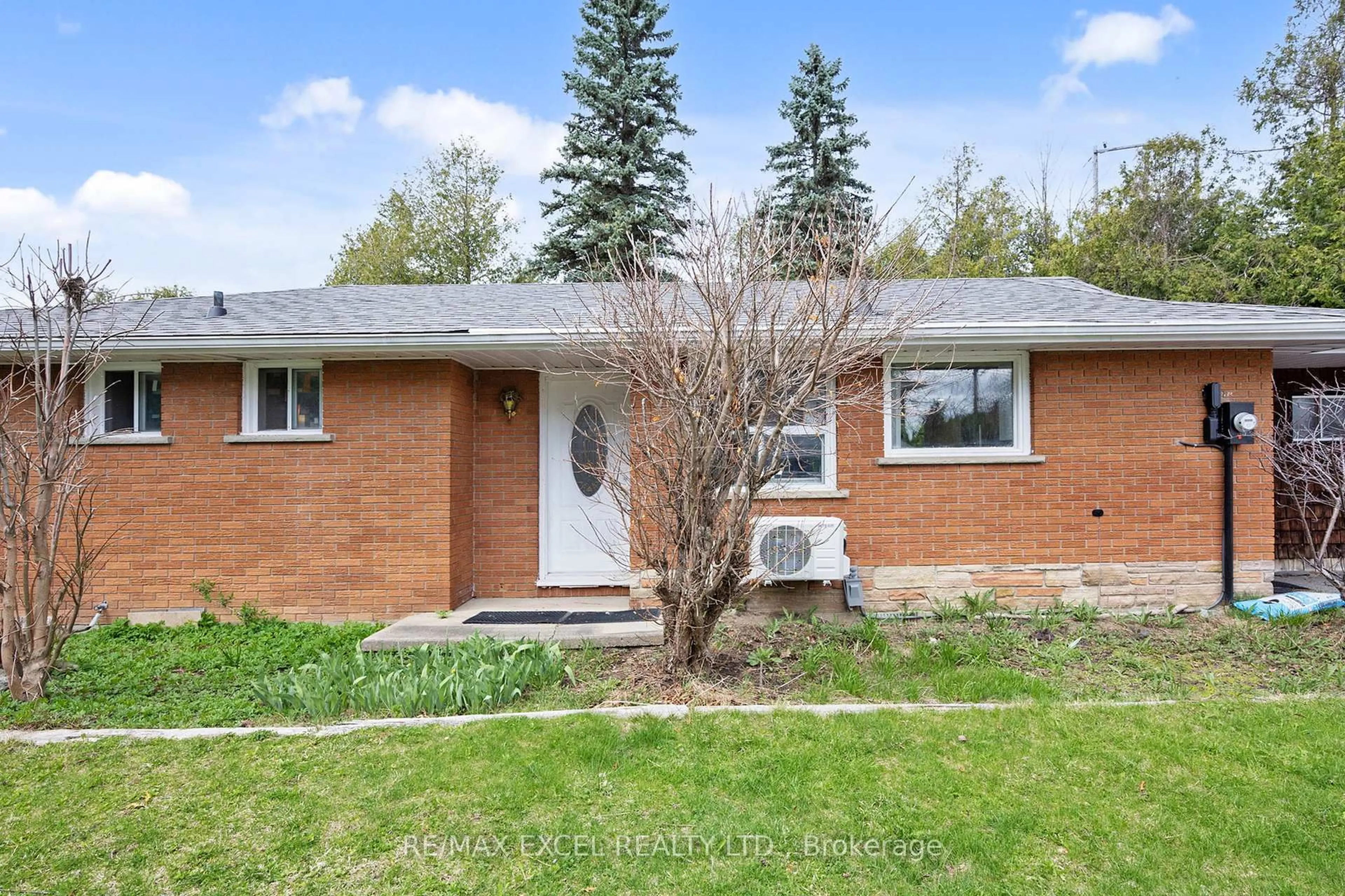 Home with brick exterior material, street for 1 Hopecliff Lane, Georgina Ontario L0E 1R0