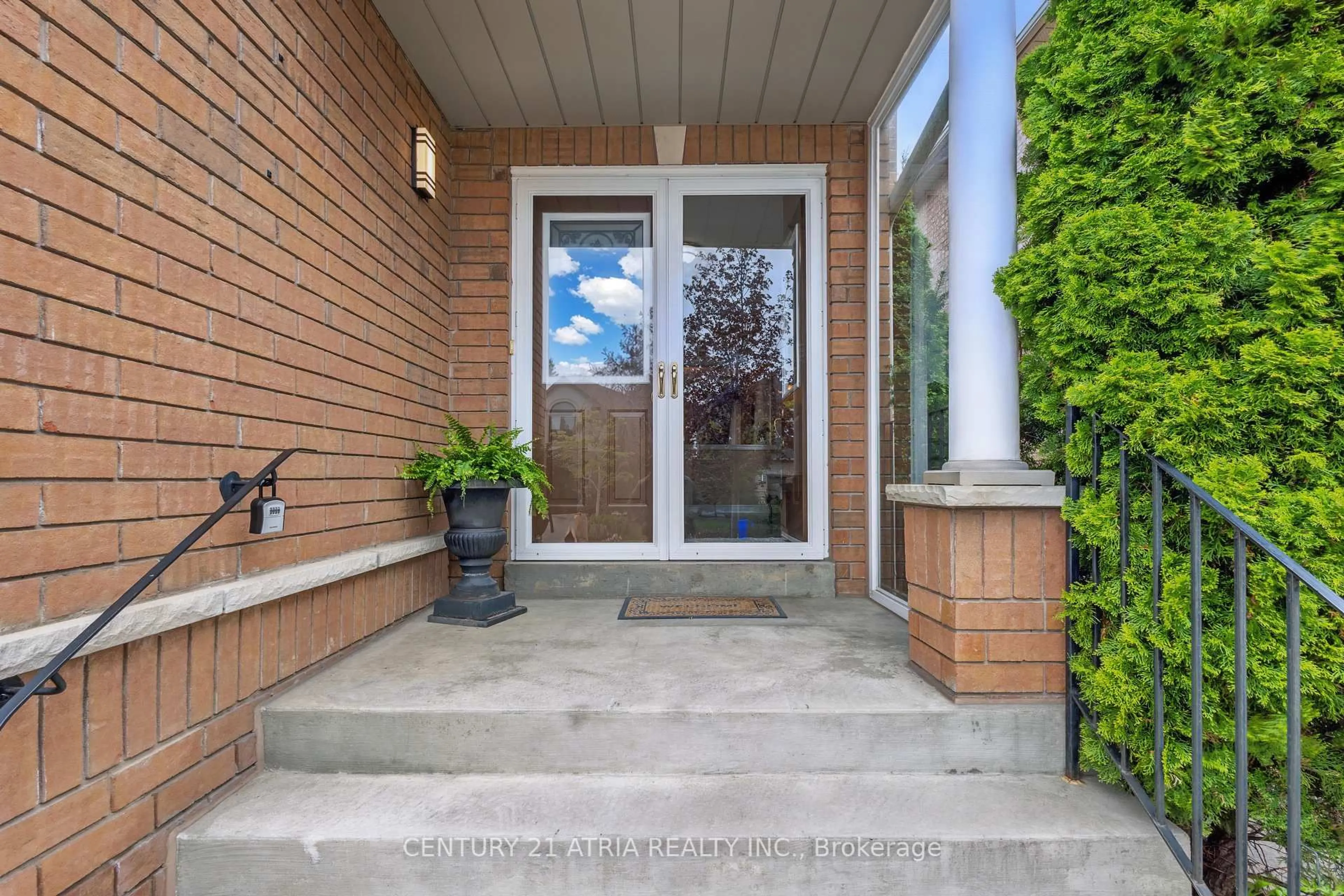Indoor entryway for 26 Sgotto Blvd, Vaughan Ontario L4H 1X1