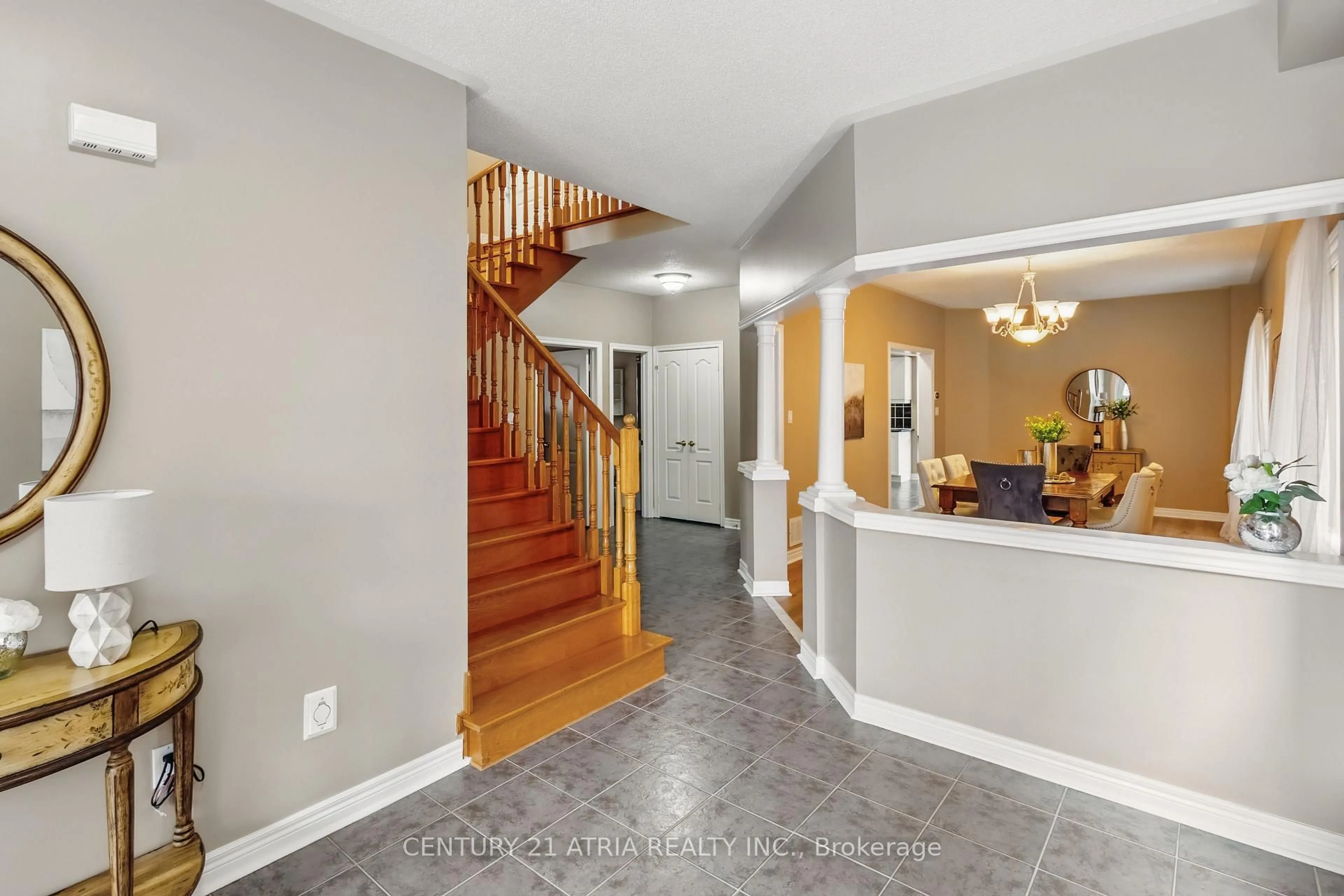 Indoor foyer for 26 Sgotto Blvd, Vaughan Ontario L4H 1X1