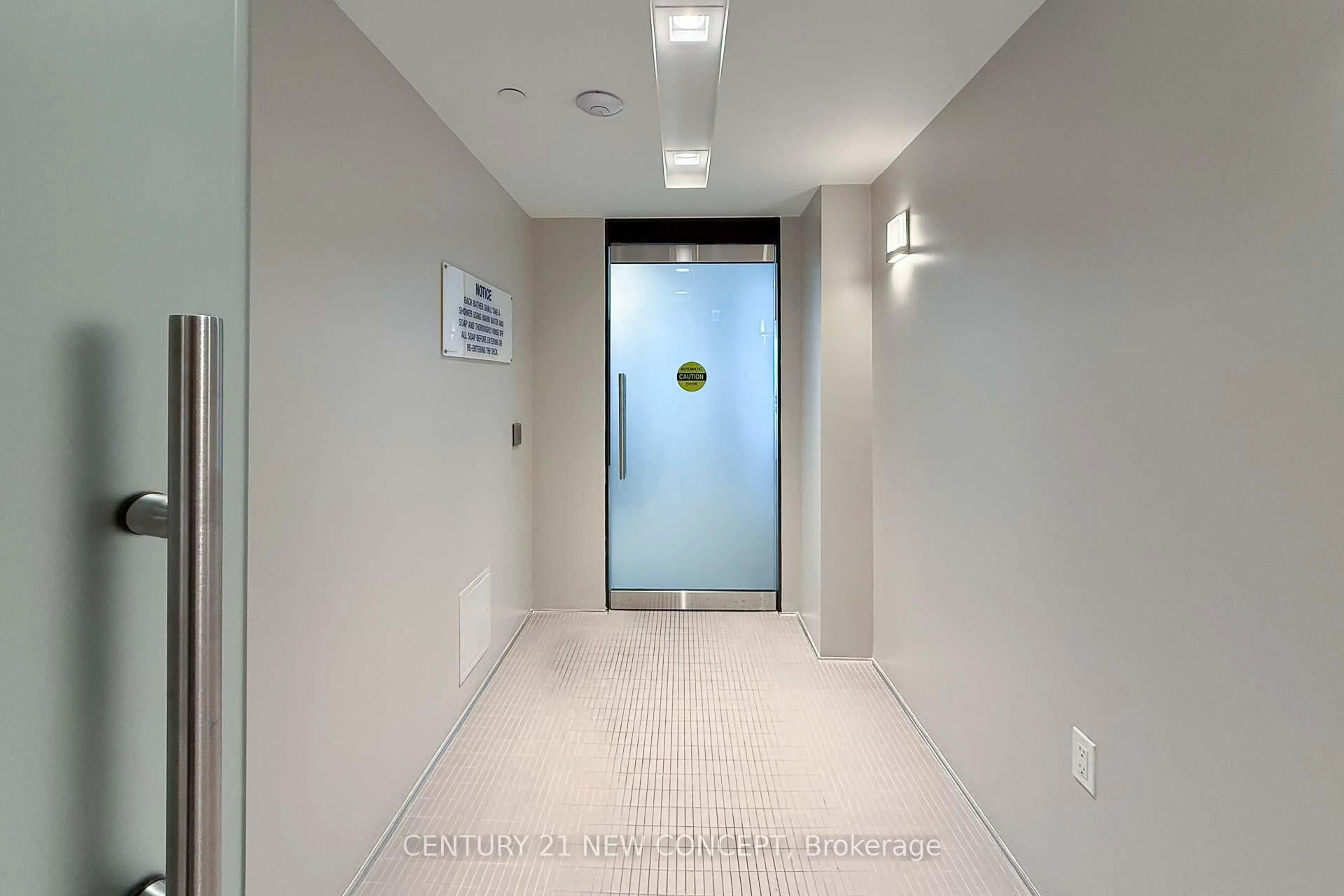 Indoor foyer for 105 Oneida Cres #811, Richmond Hill Ontario L4B 0H6