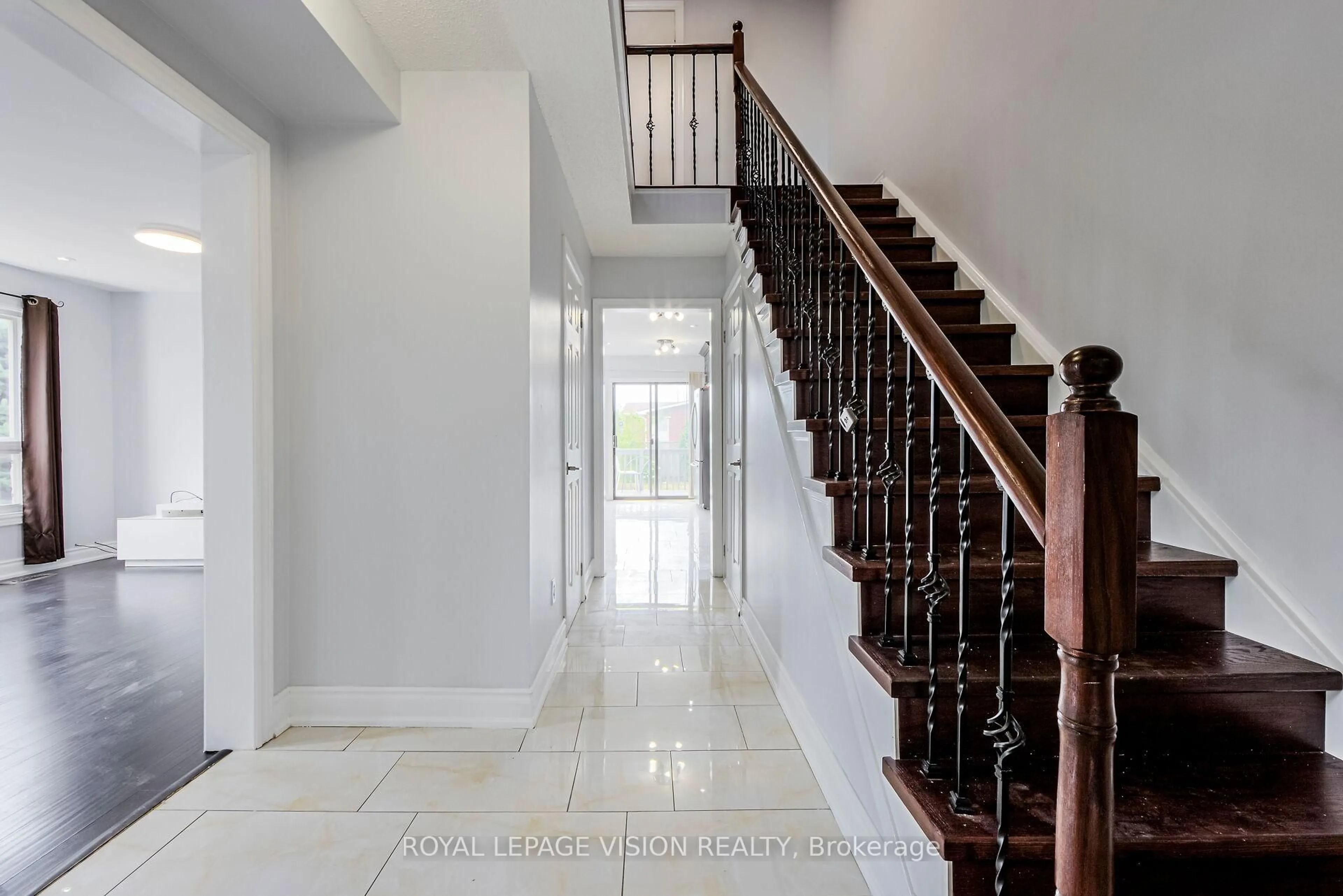 Indoor foyer for 149 Terrosa Rd, Markham Ontario L3S 2P7
