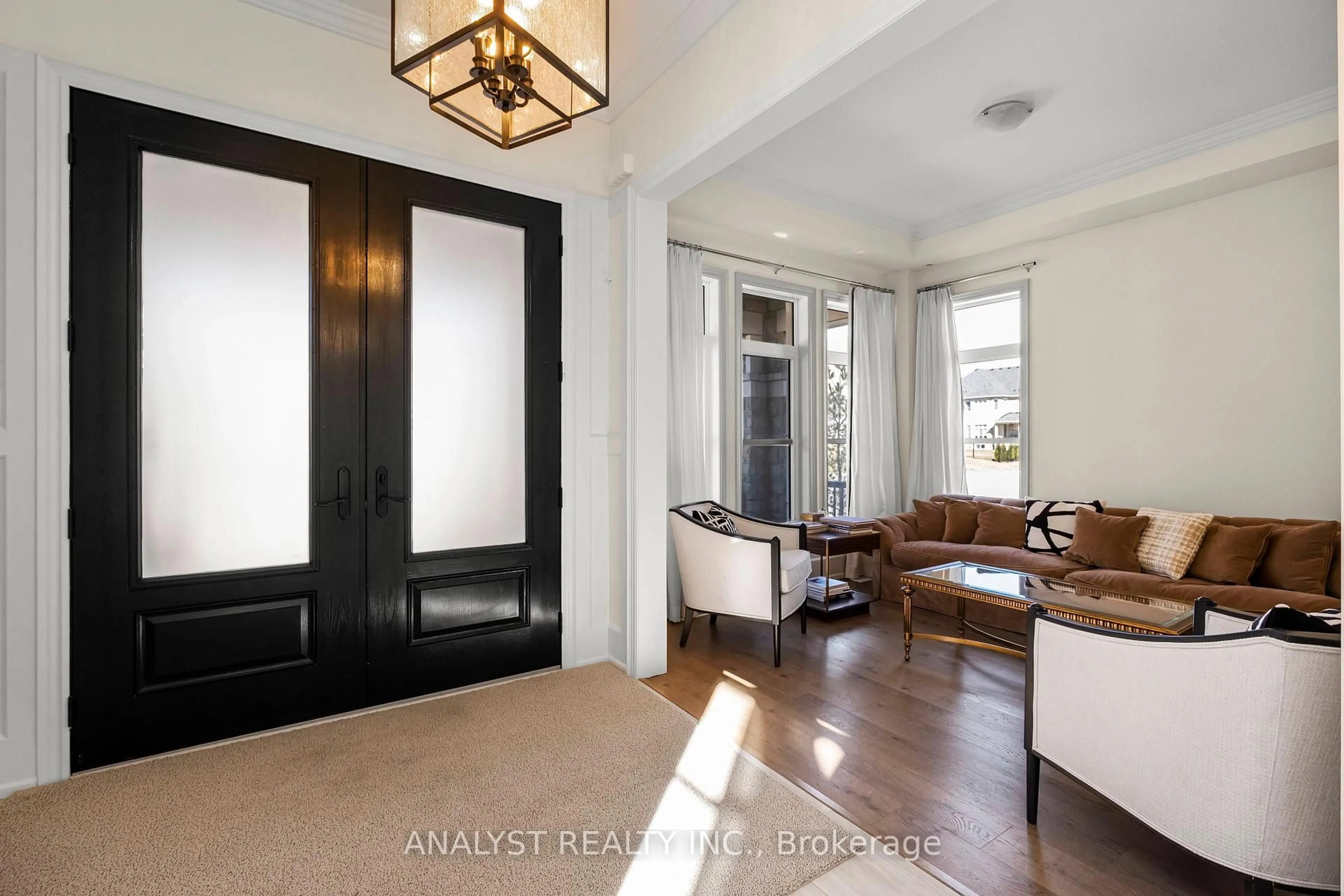 Indoor entryway for 5 Ballard Dr, King Ontario L7B 0N9