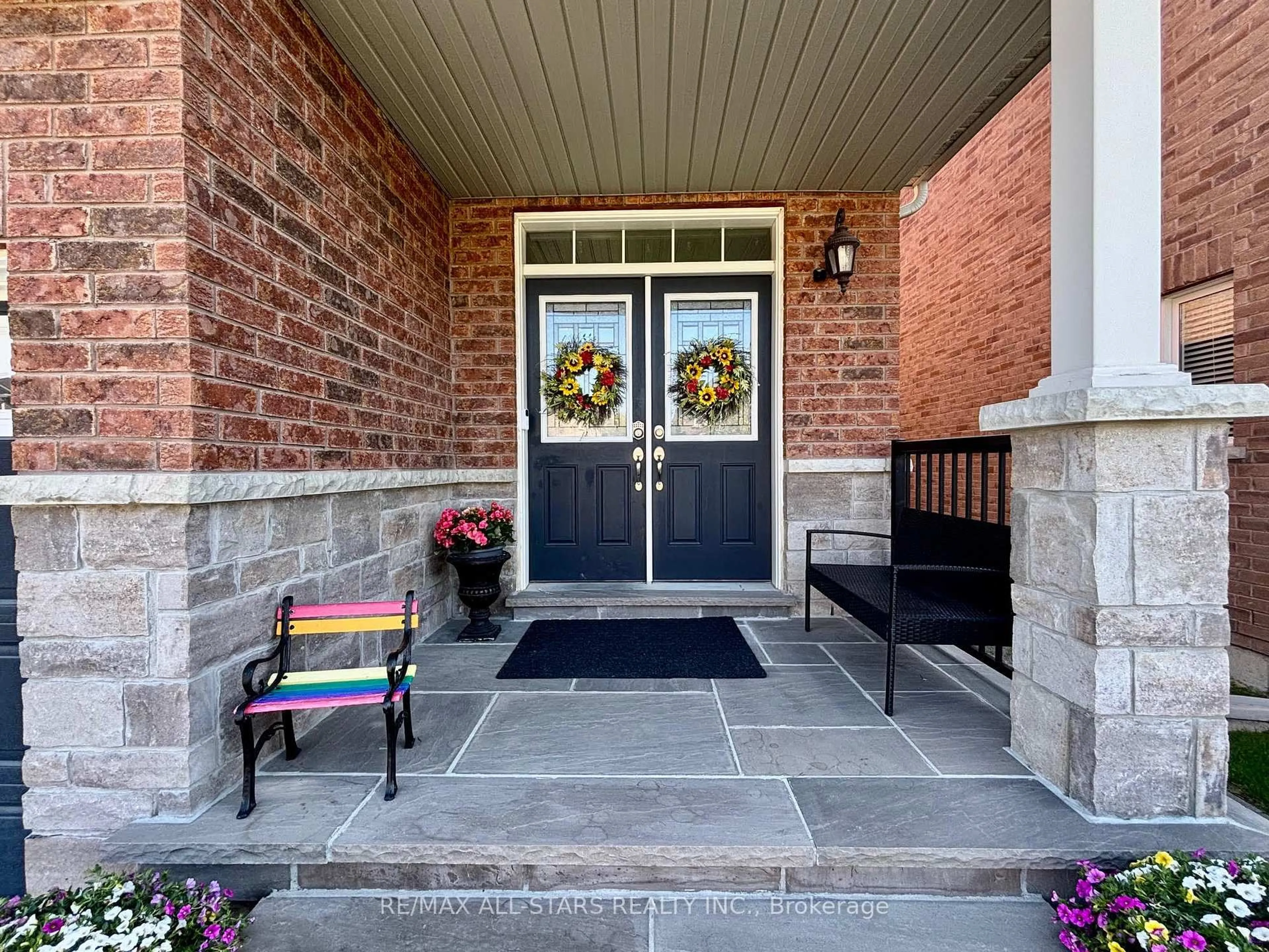 Indoor entryway for 57 Scotia Rd, Georgina Ontario L0E 1R0