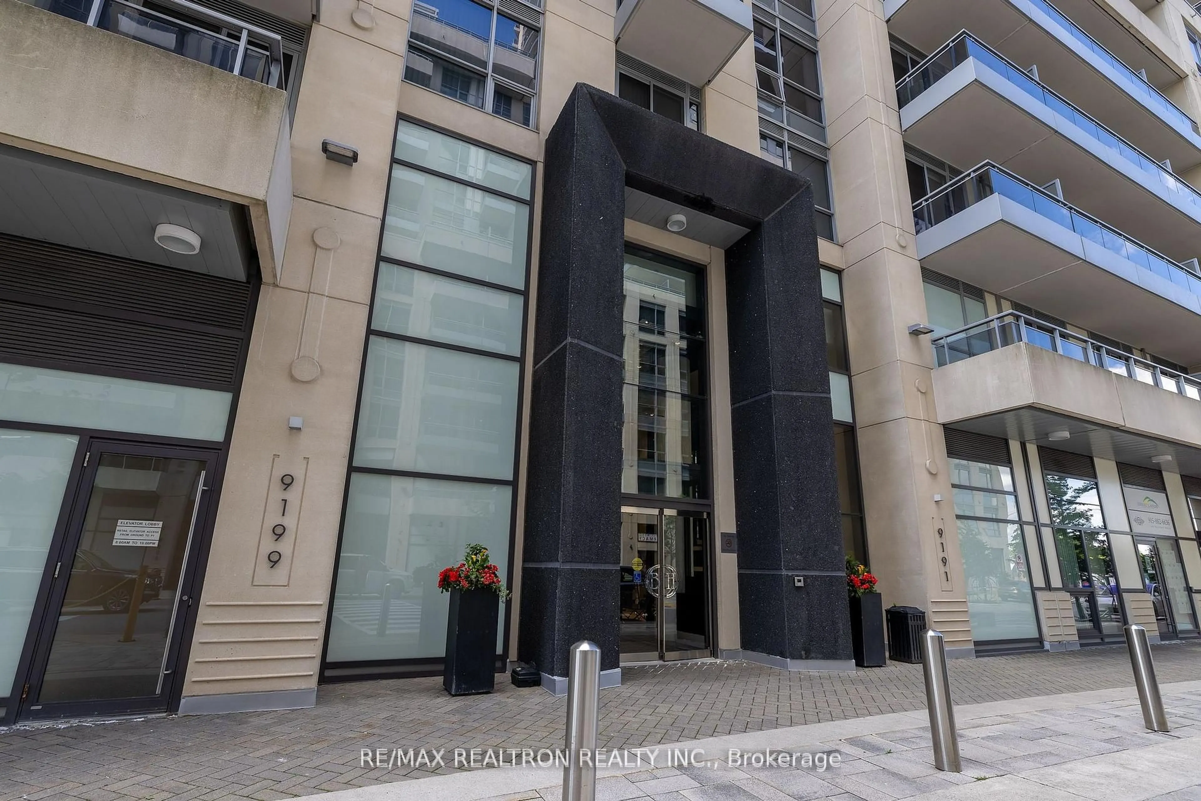 Indoor foyer for 9199 Yonge St #SE617, Richmond Hill Ontario L4C 6Z2