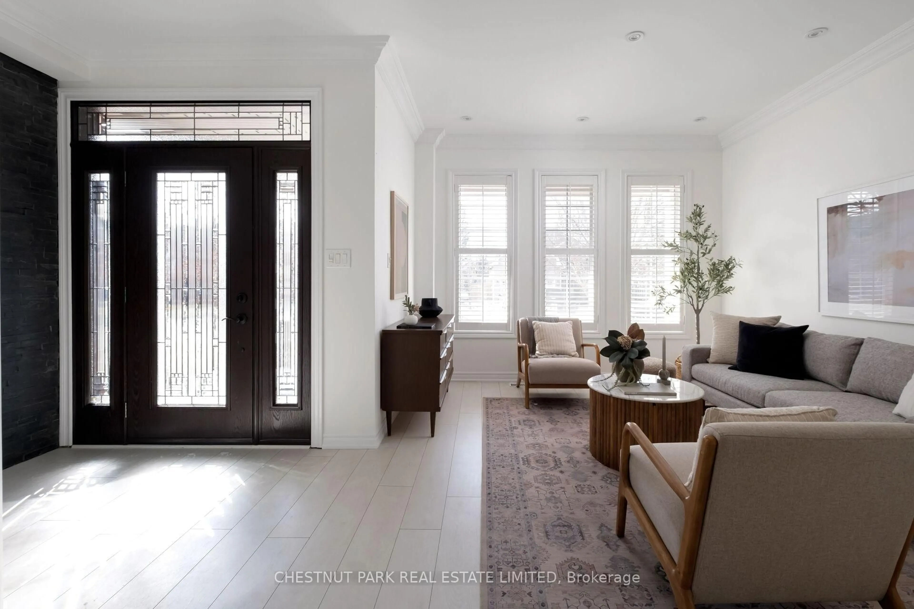 Indoor entryway for 61 Rosena Lane, Uxbridge Ontario L9P 1X6