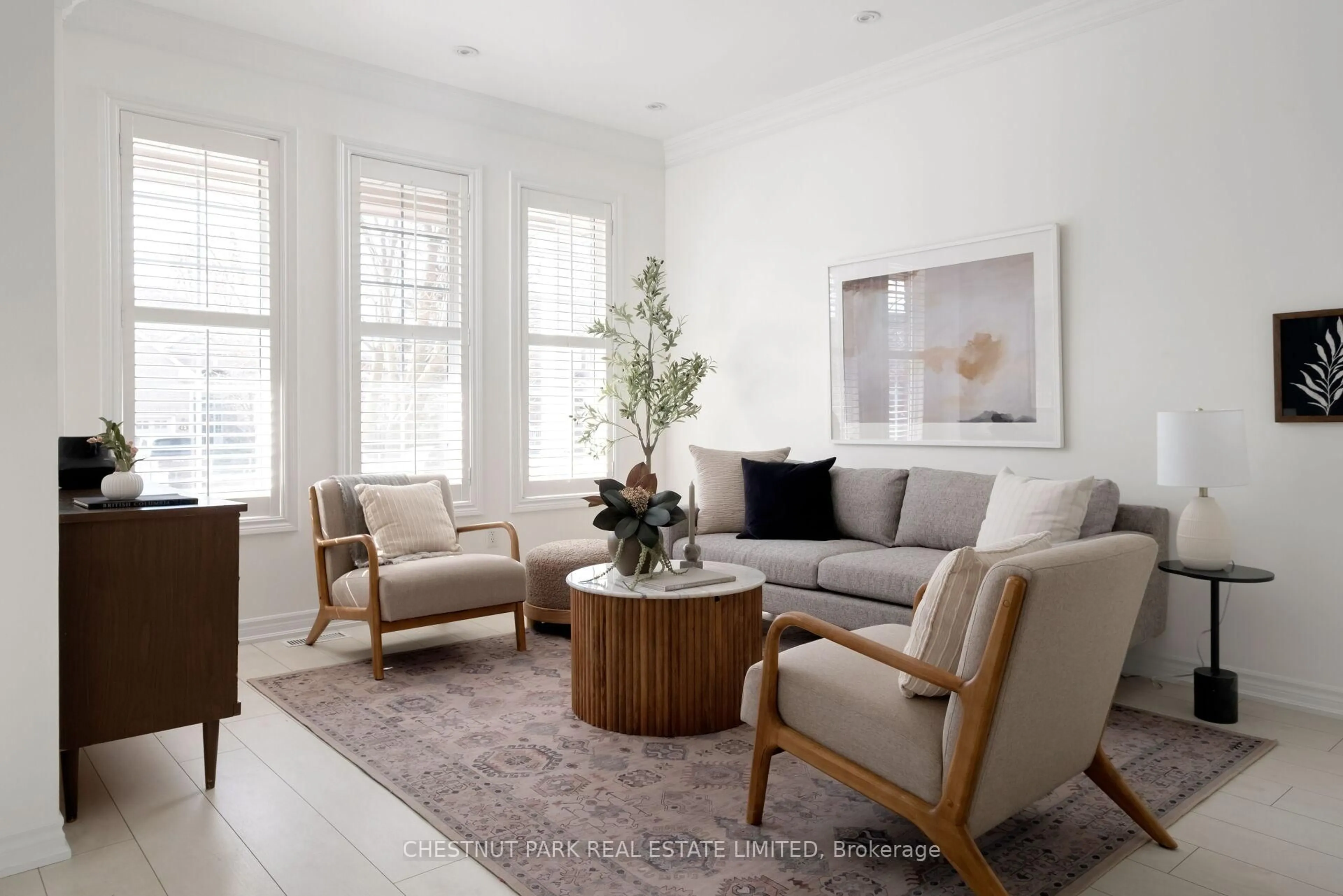 Living room with furniture, unknown for 61 Rosena Lane, Uxbridge Ontario L9P 1X6