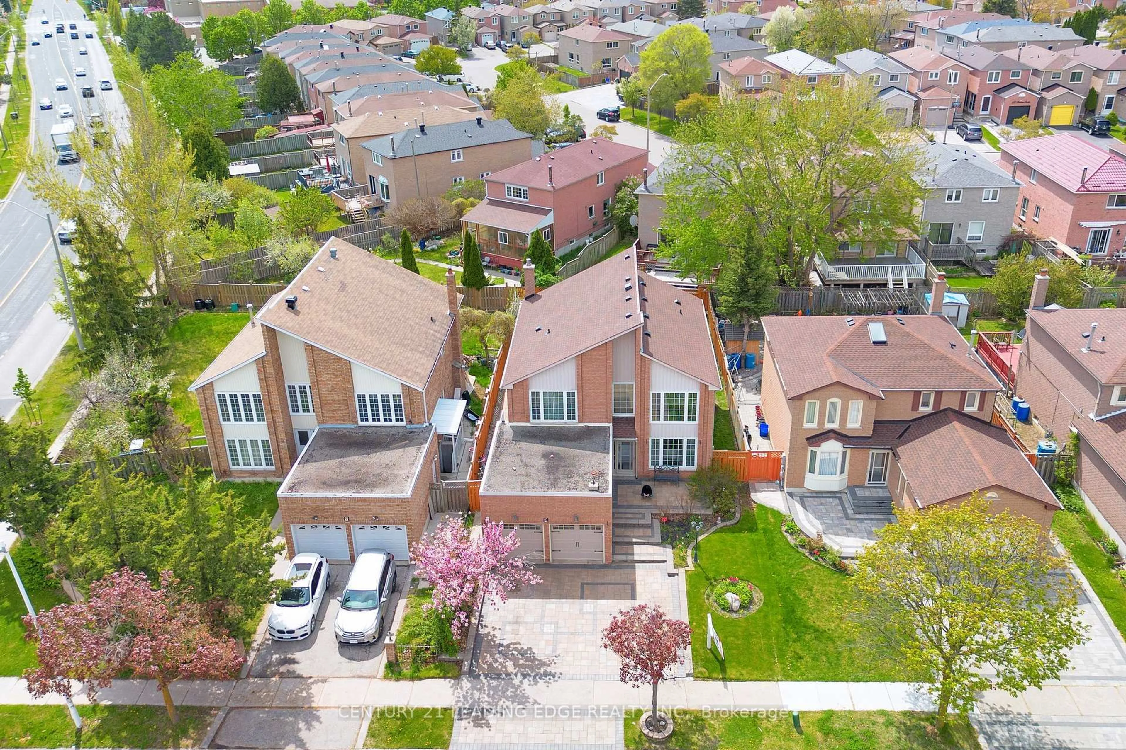 A pic from outside/outdoor area/front of a property/back of a property/a pic from drone, street for 4 Townley Ave, Markham Ontario L3S 1C9