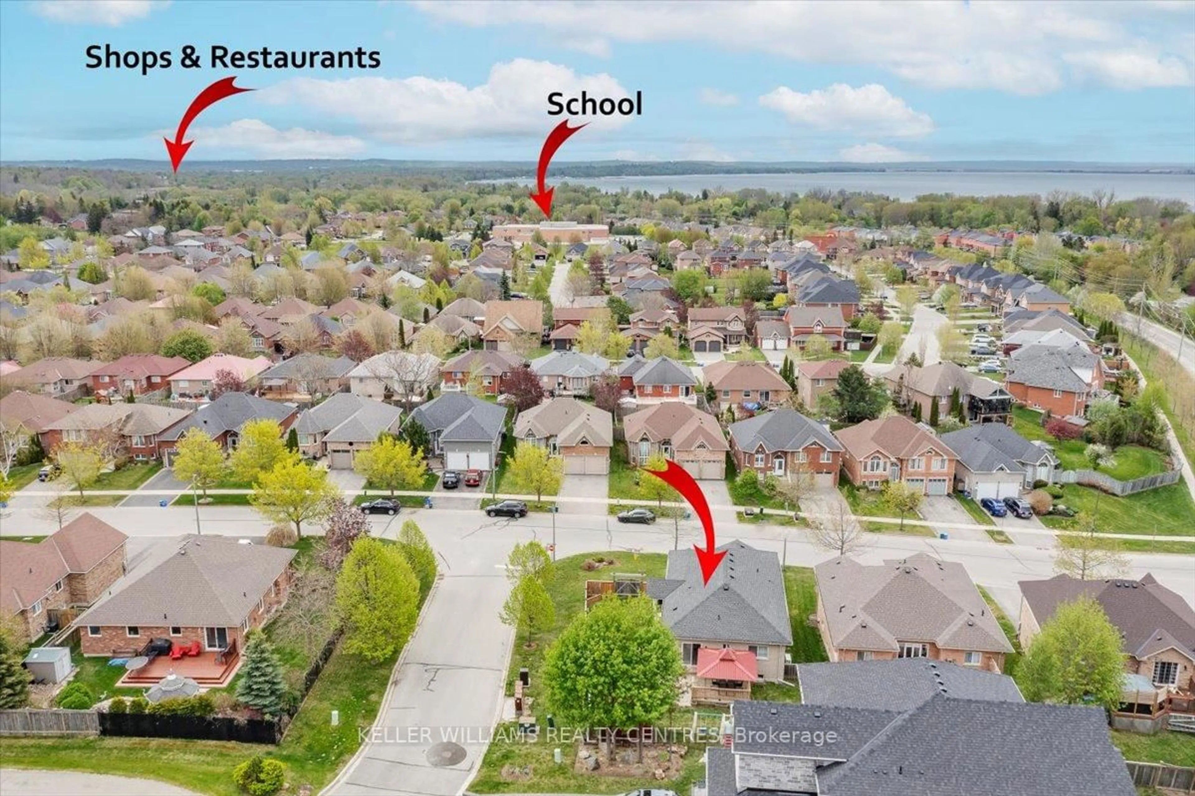 A pic from outside/outdoor area/front of a property/back of a property/a pic from drone, street for 6 Ferncroft Dr, Georgina Ontario L4P 4B9