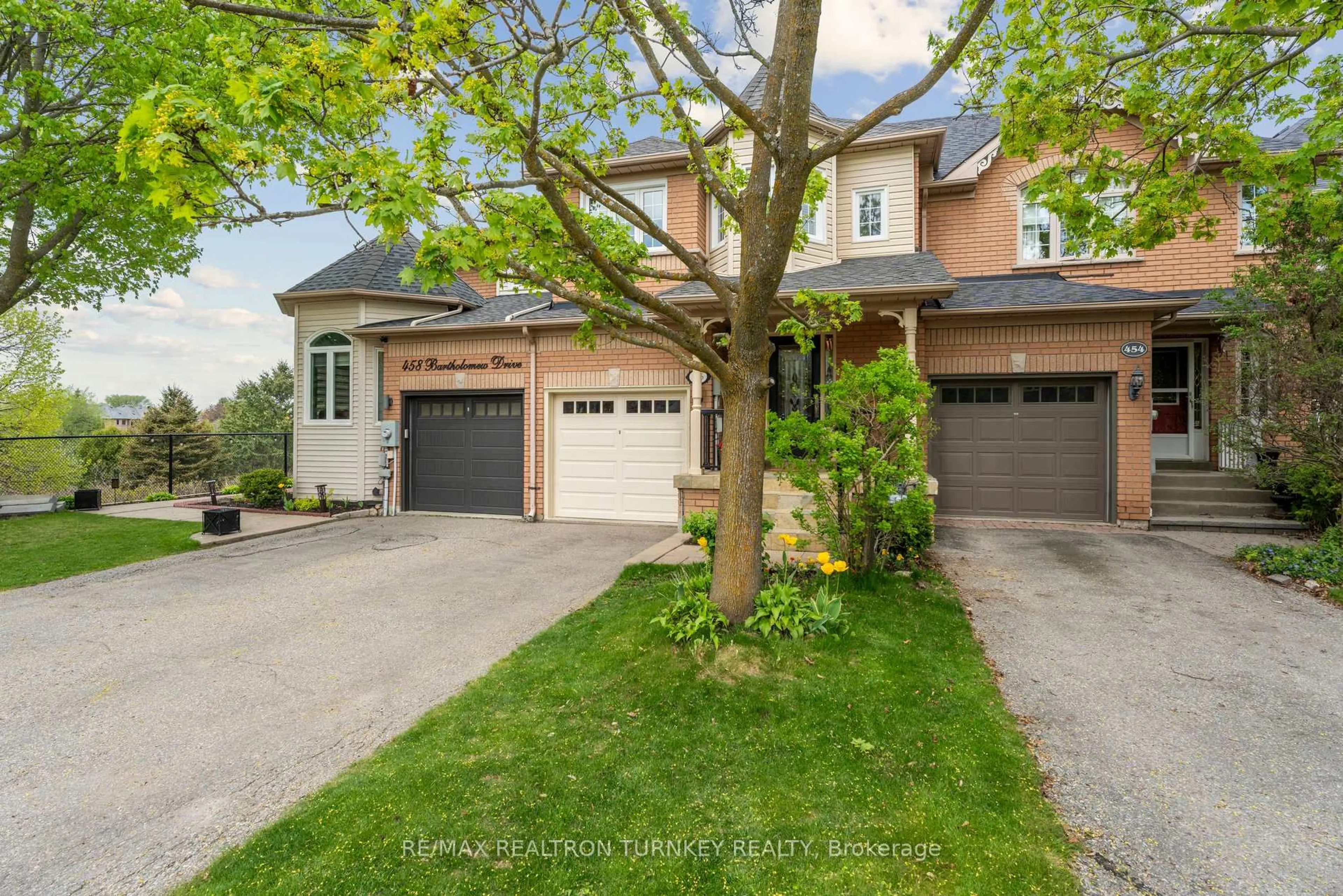 Unknown for 456 Bartholomew Dr, Newmarket Ontario L3X 2E5