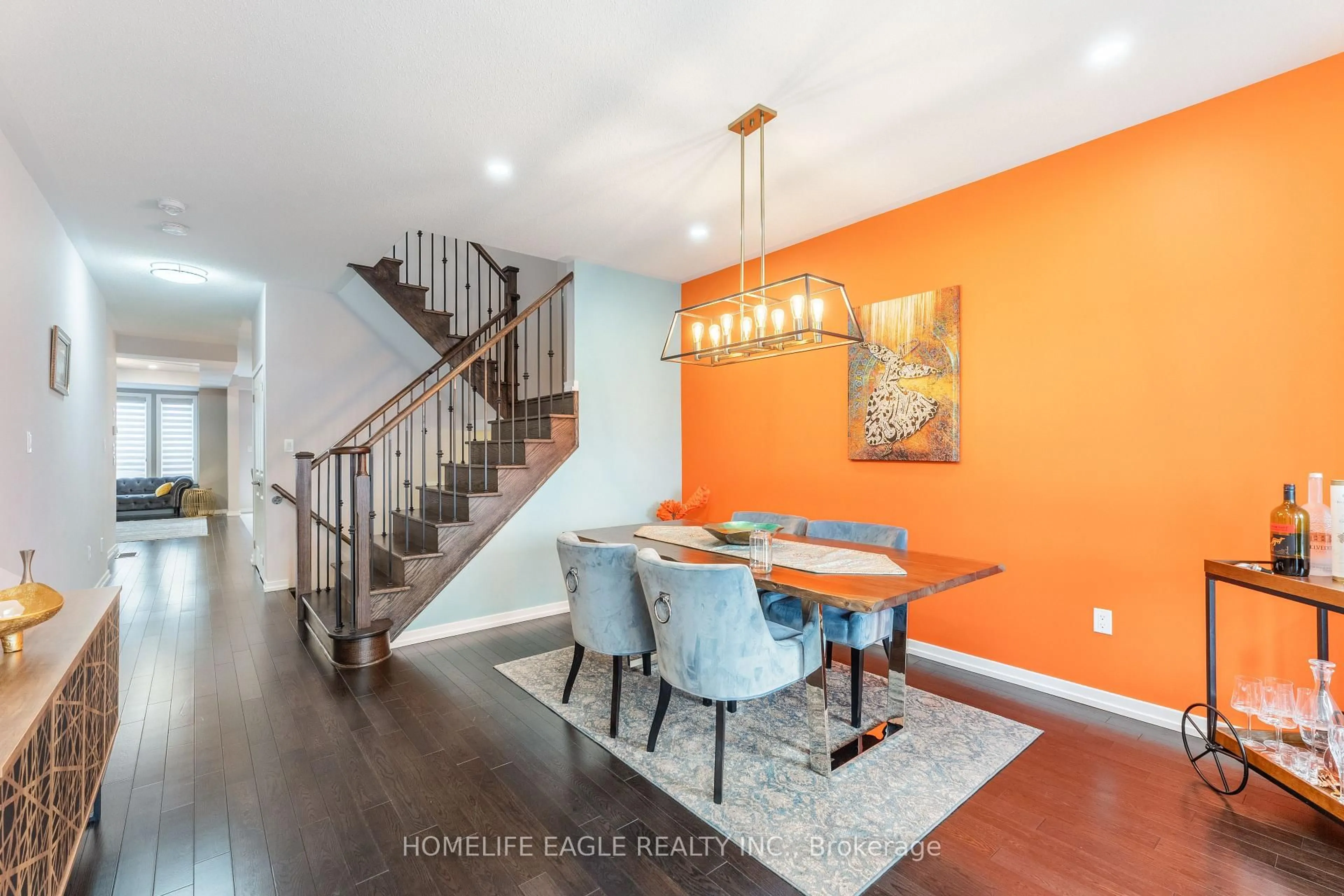 Dining room, wood/laminate floor for 37 Jim Mortson Dr, East Gwillimbury Ontario L9N 0R8