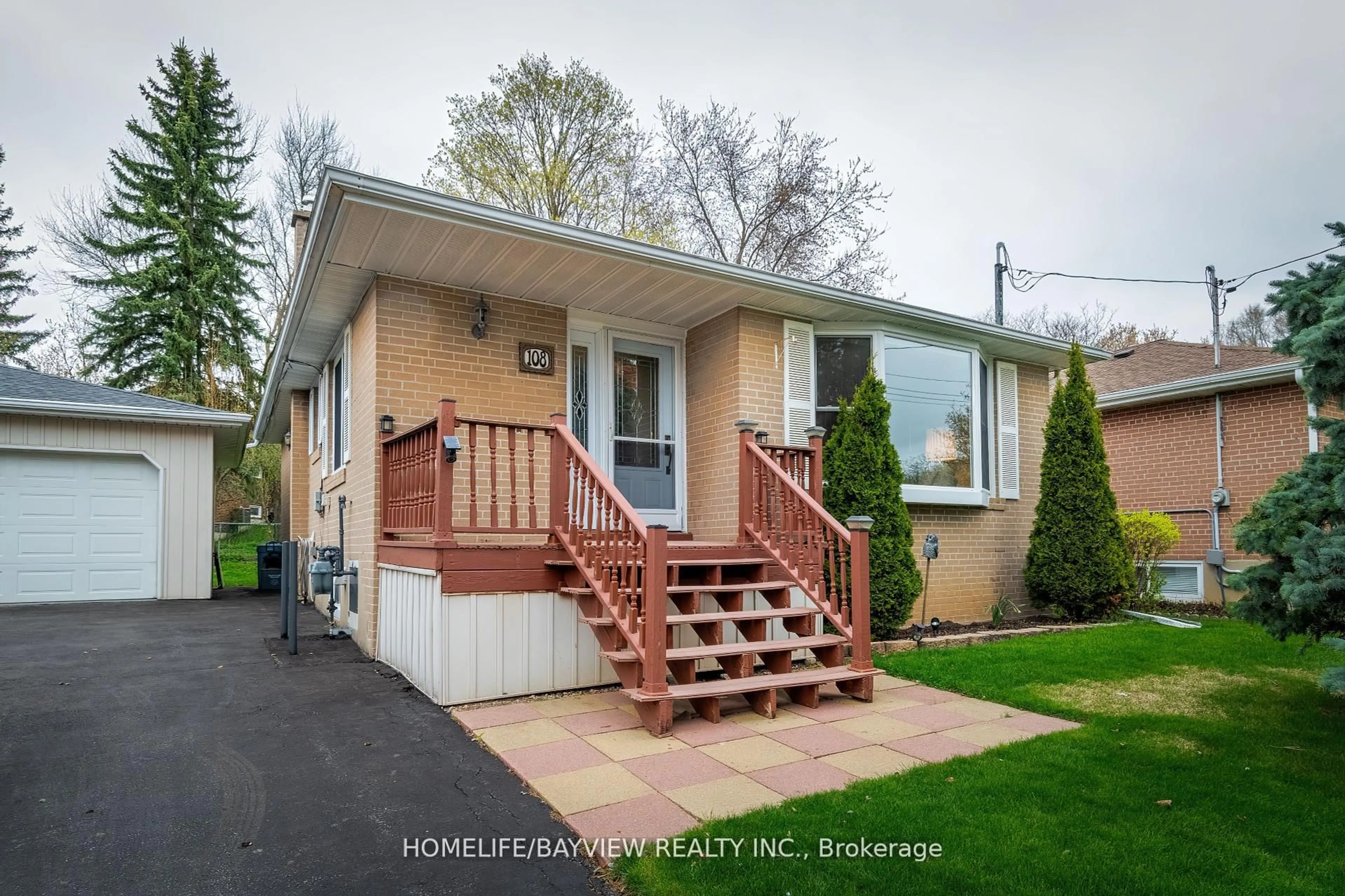 Home with vinyl exterior material, street for 108 Cherrywood Dr, Newmarket Ontario L3Y 2X7