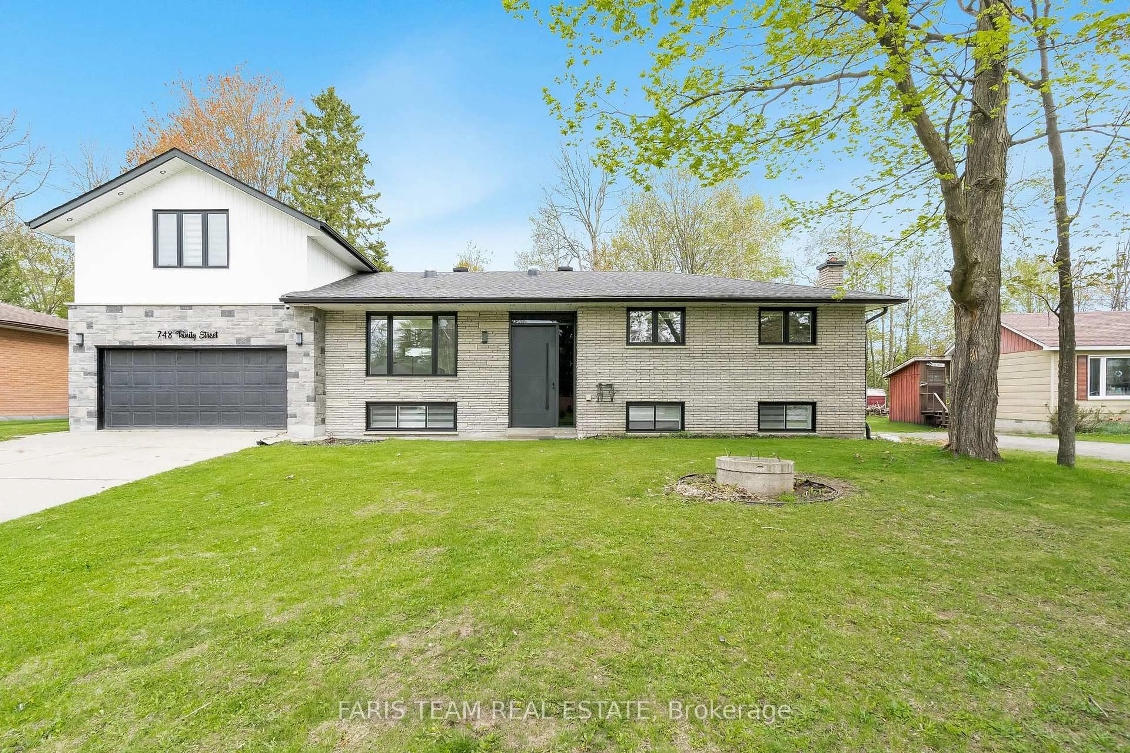 Home with brick exterior material, street for 748 Trinity St, Innisfil Ontario L9S 2G8