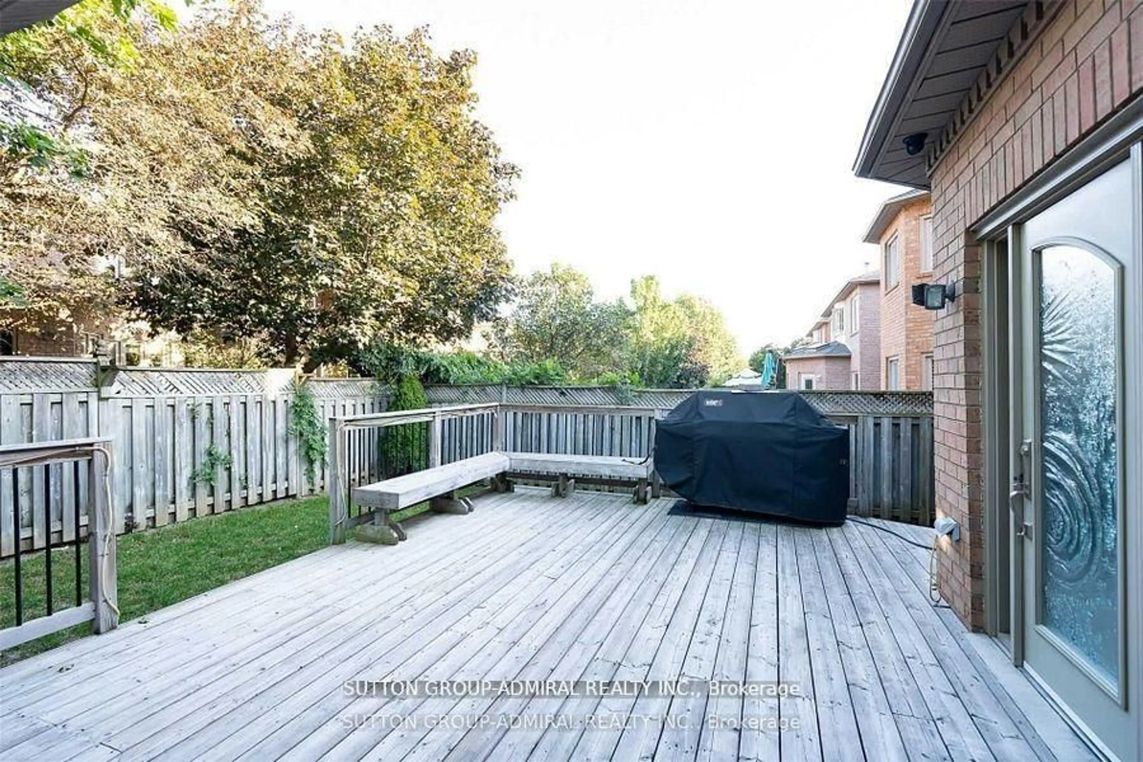 Patio, street for 45 Inglewood Ave, Vaughan Ontario L4J 7T8
