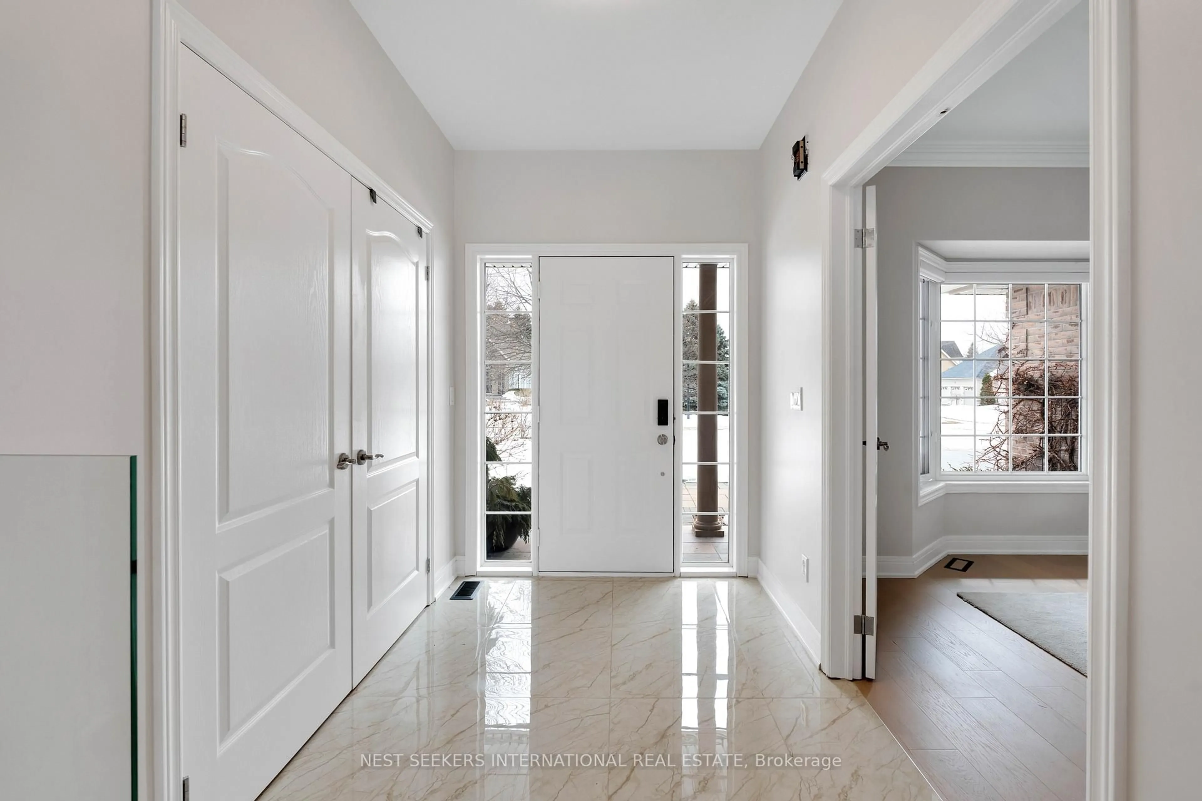 Indoor entryway for 114 Ward Ave, East Gwillimbury Ontario L0G 1V0
