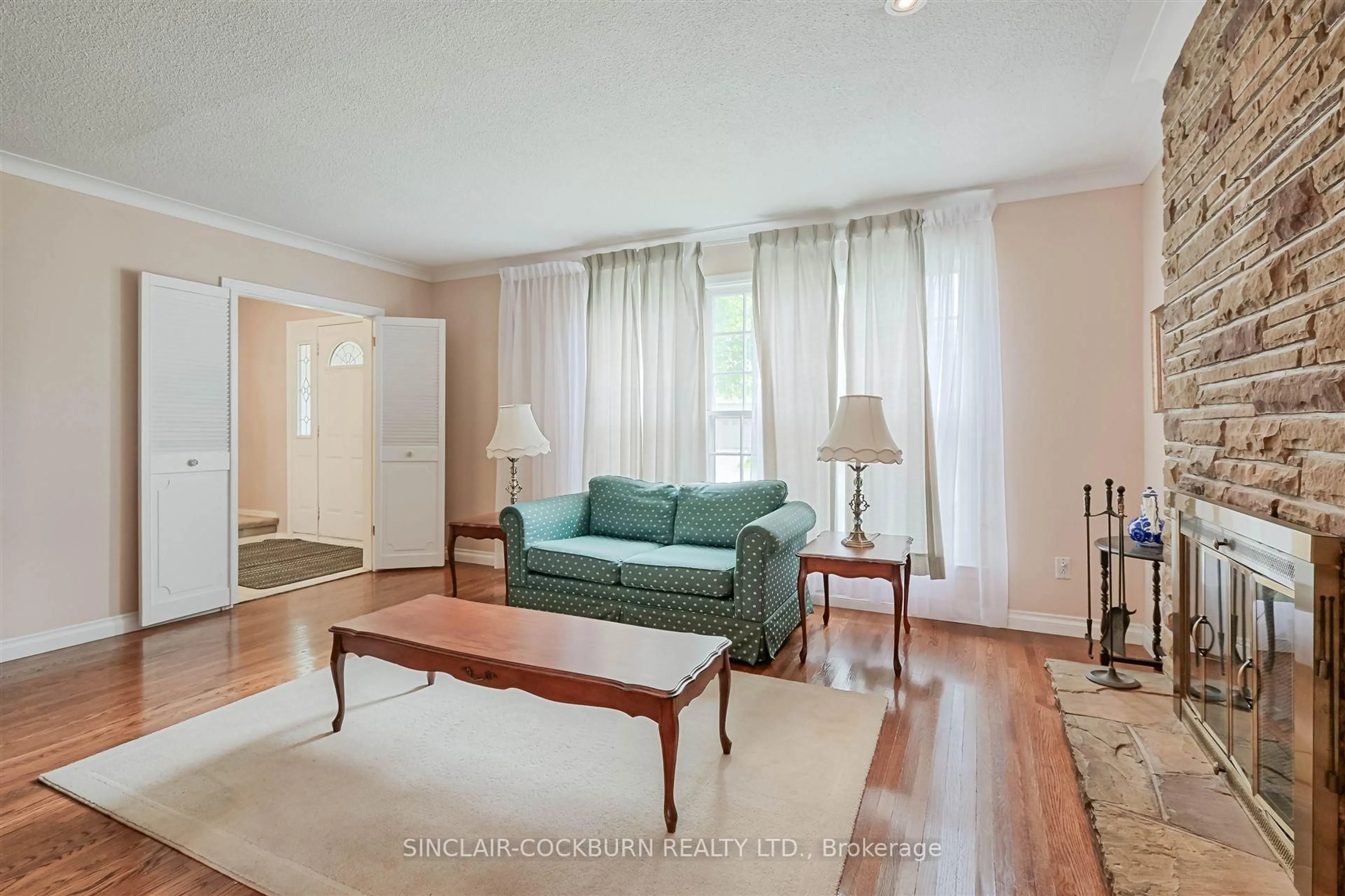 Living room with furniture, unknown for 148 Grandview Ave, Markham Ontario L3T 1H8