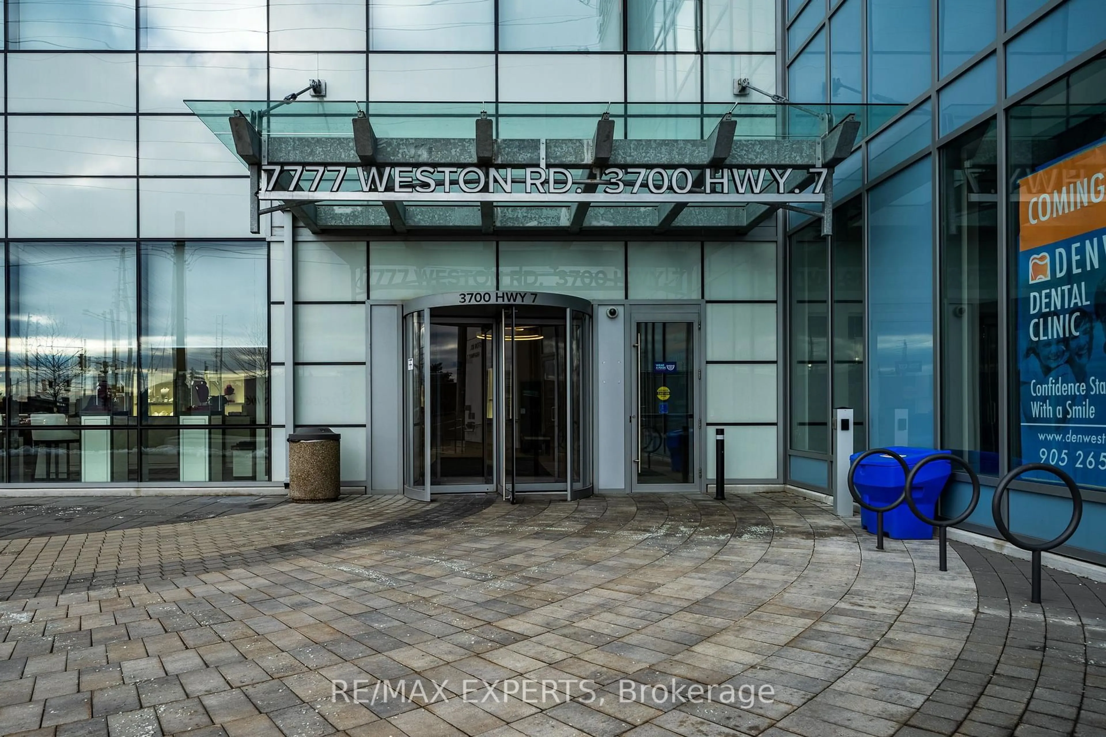 Indoor foyer for 3700 Highway 7 Rd #2601, Vaughan Ontario L4L 1A6