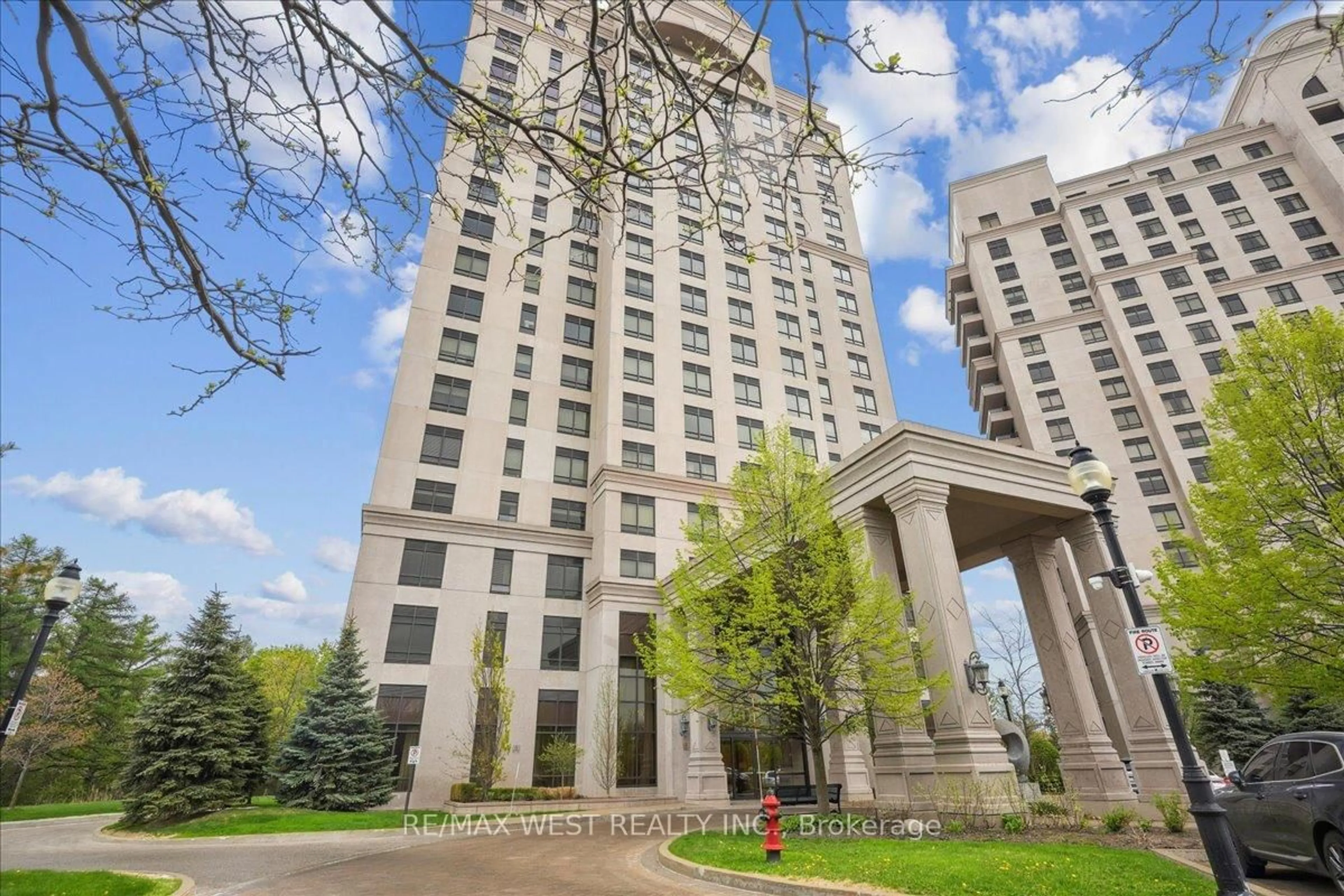 Patio, building for 9255 Jane St #405, Vaughan Ontario L6A 0K1