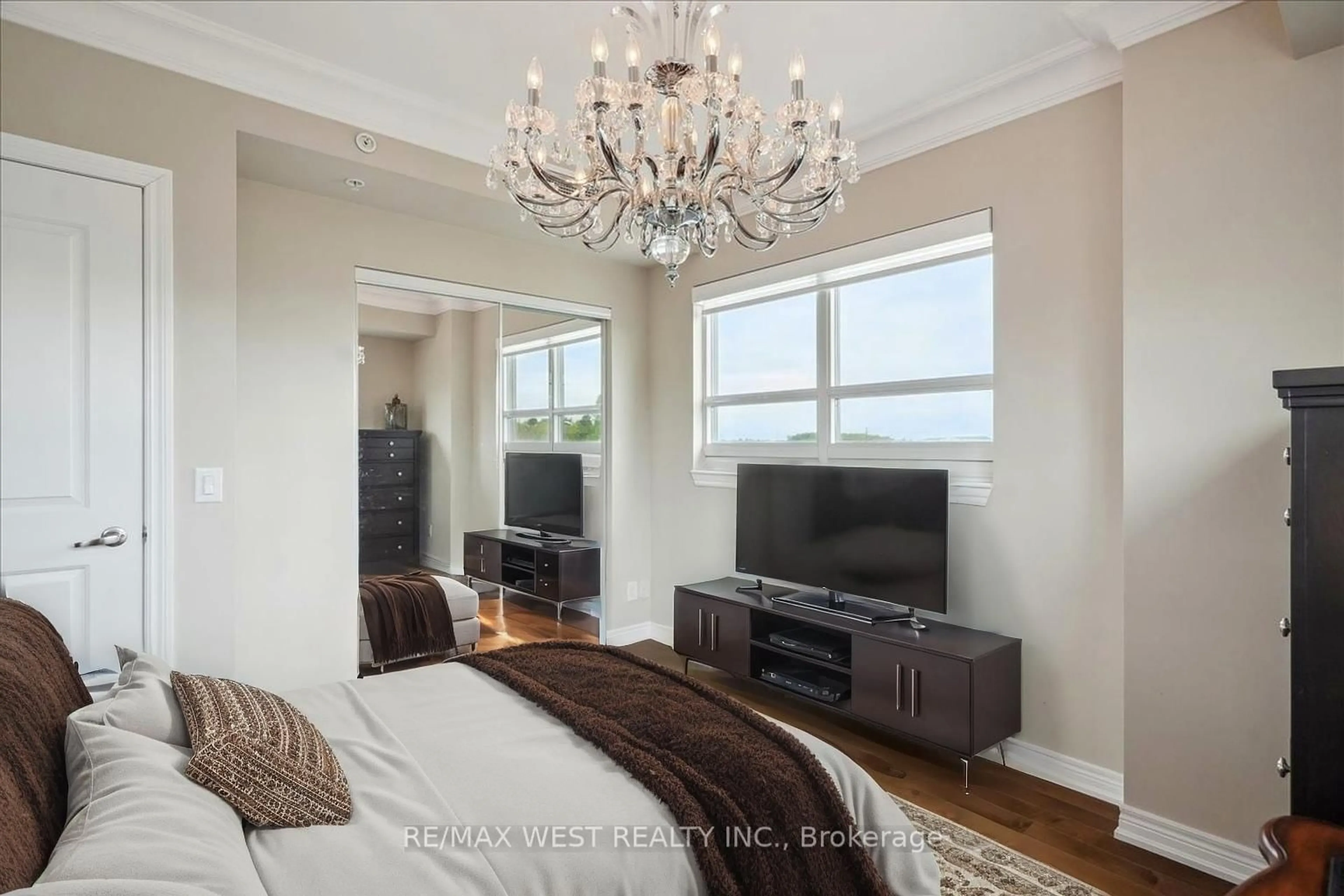 A pic of a room for 9255 Jane St #405, Vaughan Ontario L6A 0K1