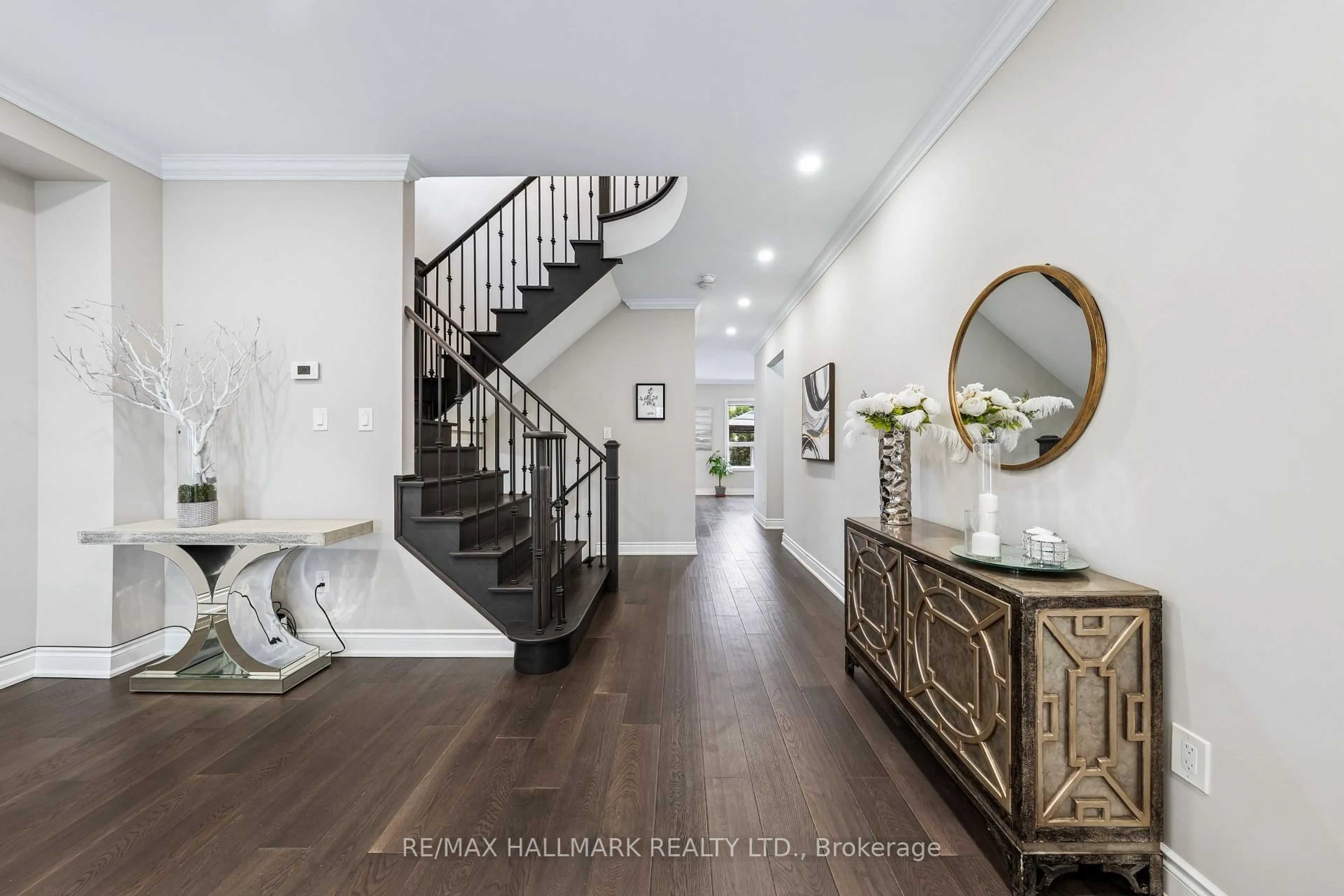 Indoor entryway for 61 Vanguard Rd, Vaughan Ontario L4K 5G6
