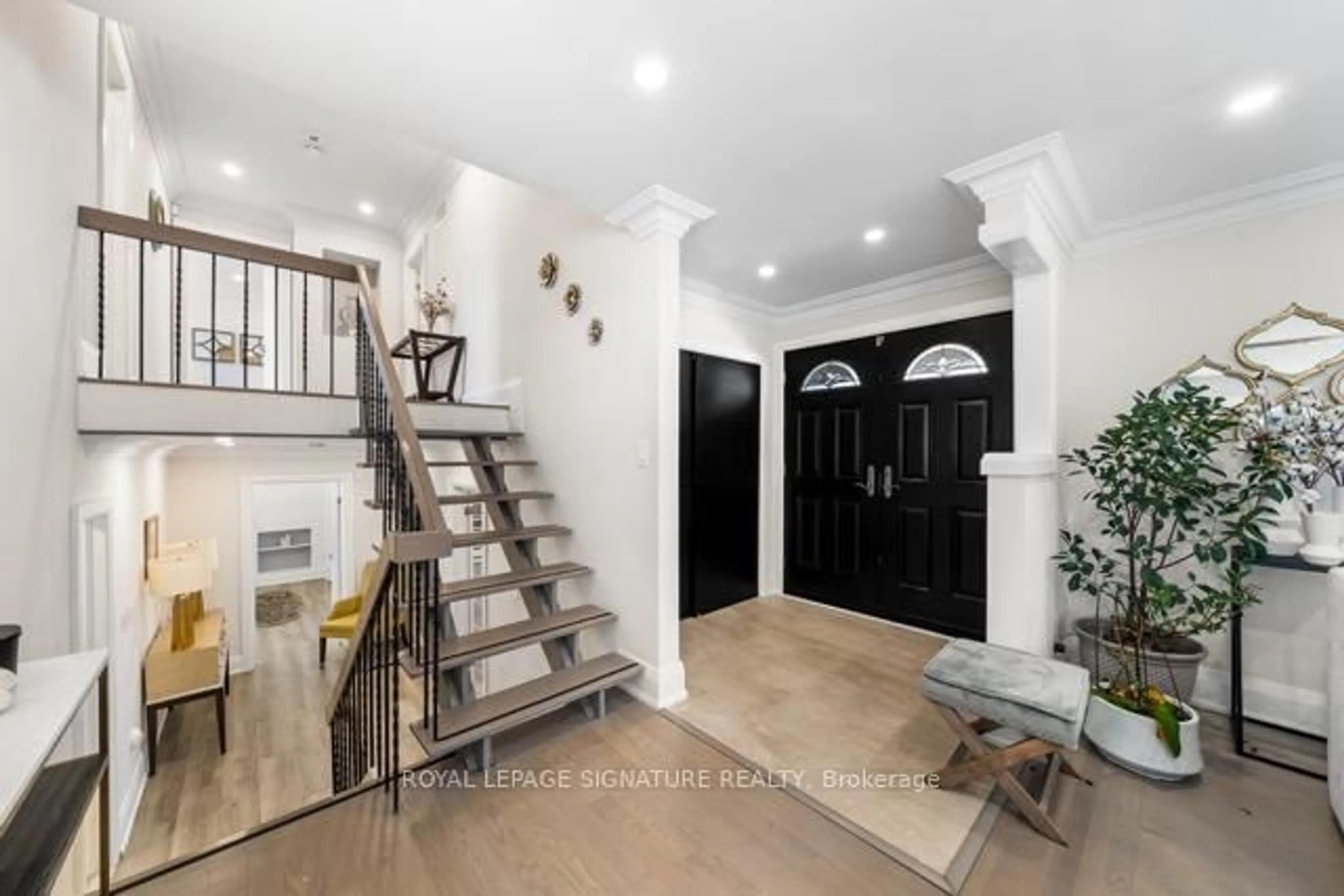 Indoor entryway for 3 Wildrose Cres, Markham Ontario L3T 1N6