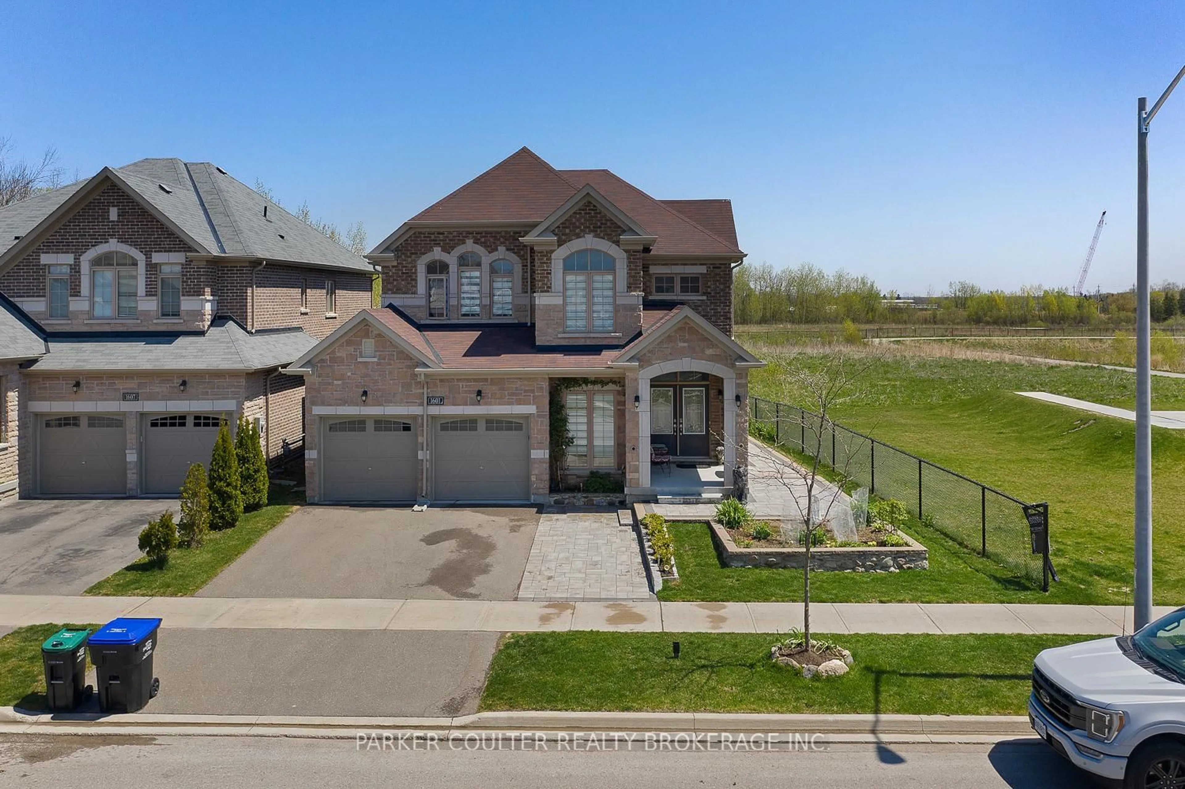 A pic from outside/outdoor area/front of a property/back of a property/a pic from drone, street for 1601 Emberton Way, Innisfil Ontario L9S 0N4